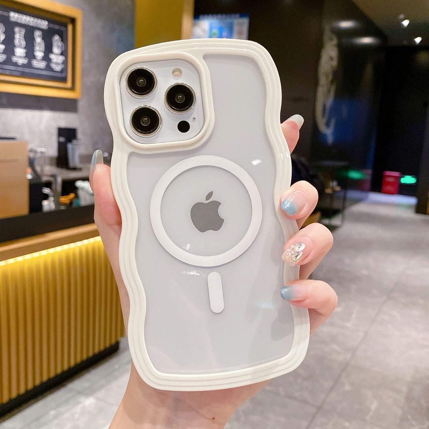 QLTYPRI Funda magnética para iPhone 13 Pro Max compatible con Magsafe, bonita funda transparente con marco ondulado rizado para niñas y mujeres,
