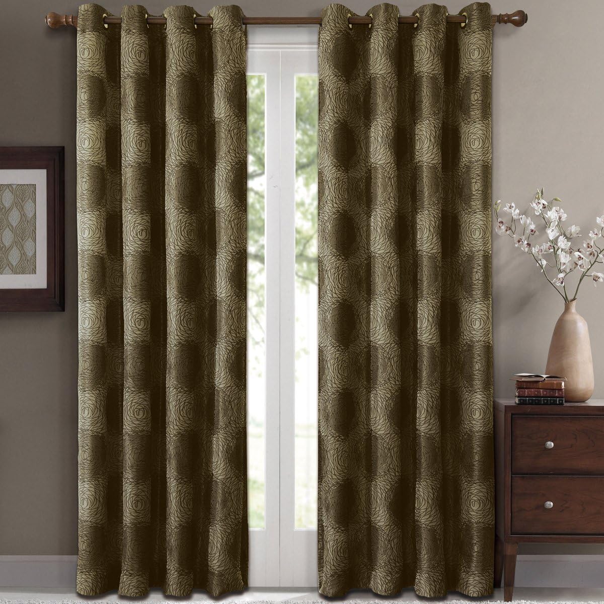 Royal Hotel Bedding Lexington – Paneles de cortina de jacquard con ojales verdes, 2 paneles, 52 x 96 pulgadas cada uno
