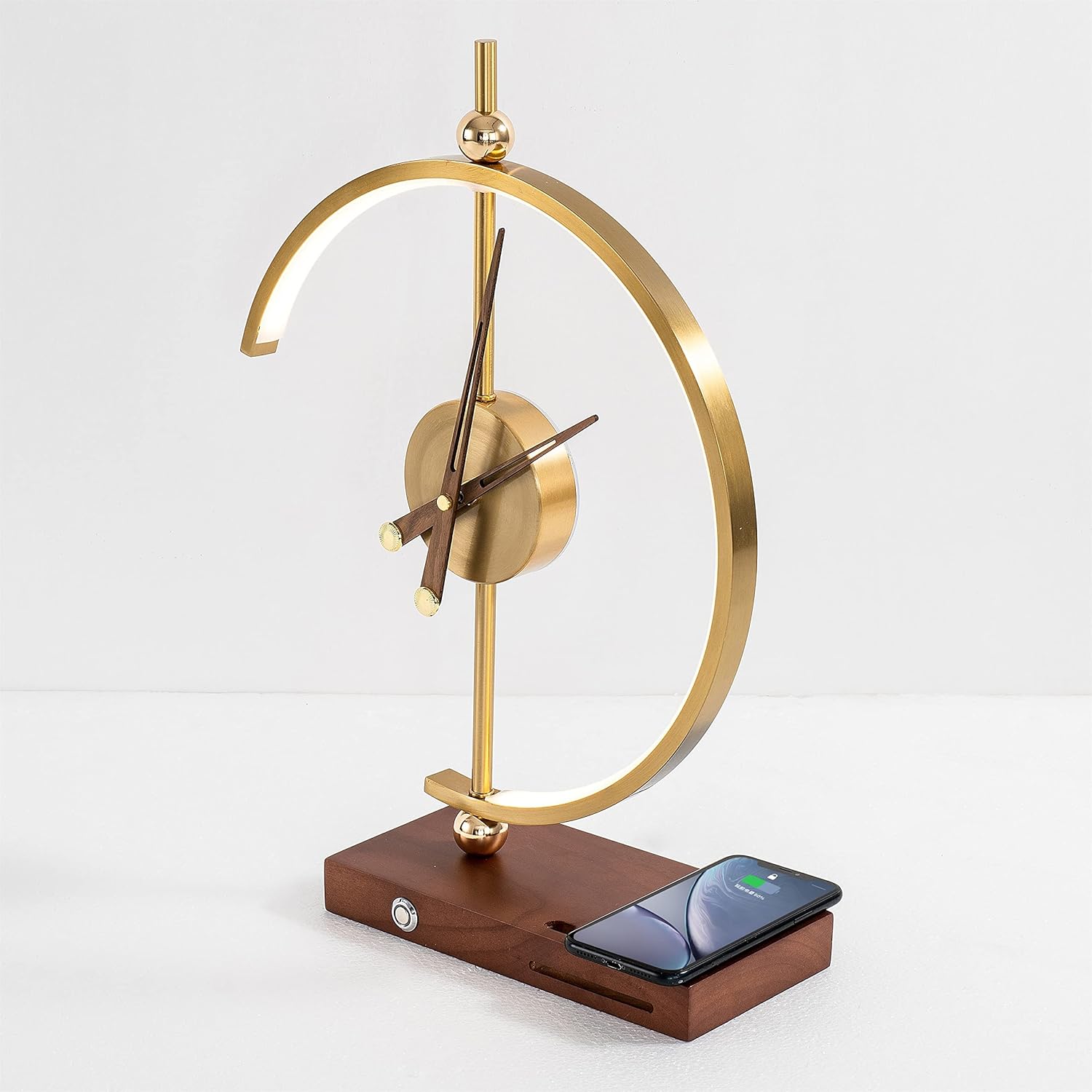 Reloj ‘Golden Time’  Lámpara de mesa  Qi inalámbrico y cargador USB para el hogar, oficina y hotel, reloj analógico dorado con manecillas de madera,