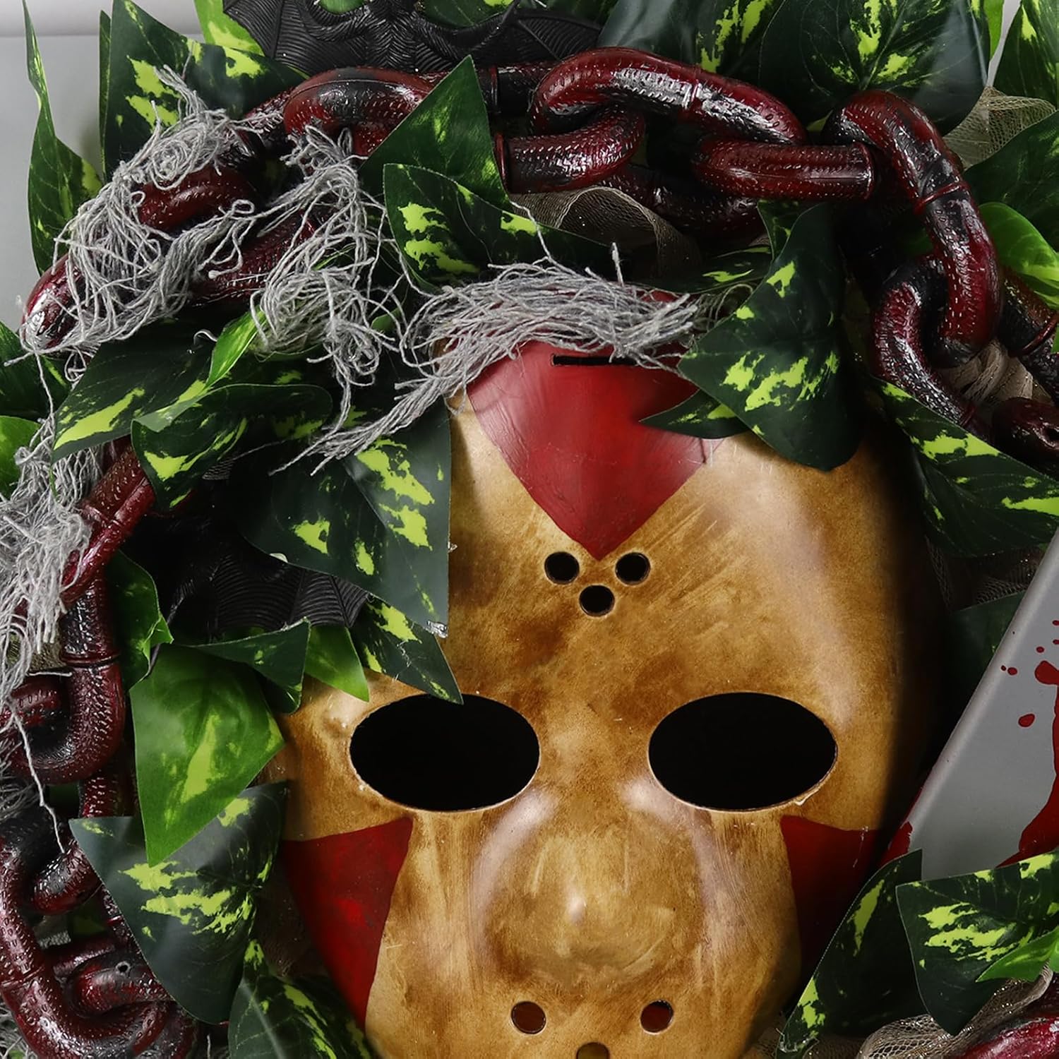 Corona de Jason de Halloween con hojas de cadena sangrientas hechas a mano, bienvenido al campamento, corona colgante para puerta delantera,