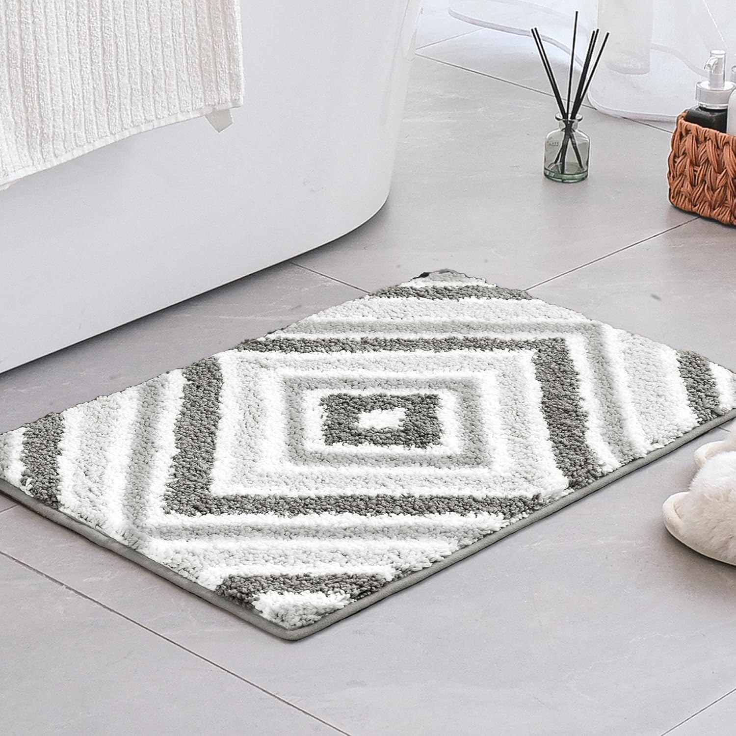 GRANNY SAYS Alfombras de baño grises, 16 x 24 pulgadas, alfombras de baño pequeñas antideslizantes, alfombras de baño lavables para baño, tapetes de