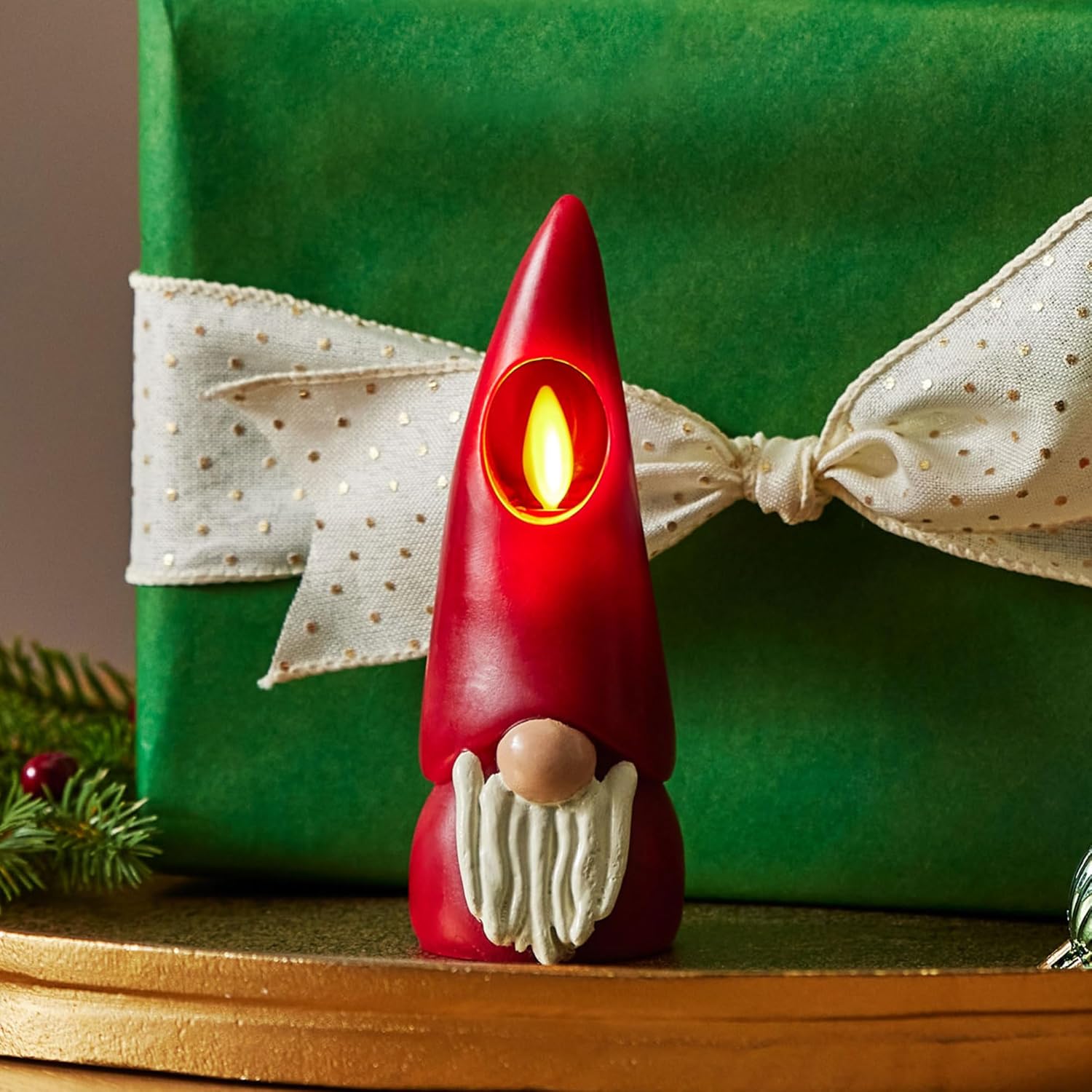 Luminara Vela sin llama de gnomo figural de 2.2 x 6 pulgadas, acabado liso, cera real, sin perfume, decoración de invierno y Navidad (borgoña)