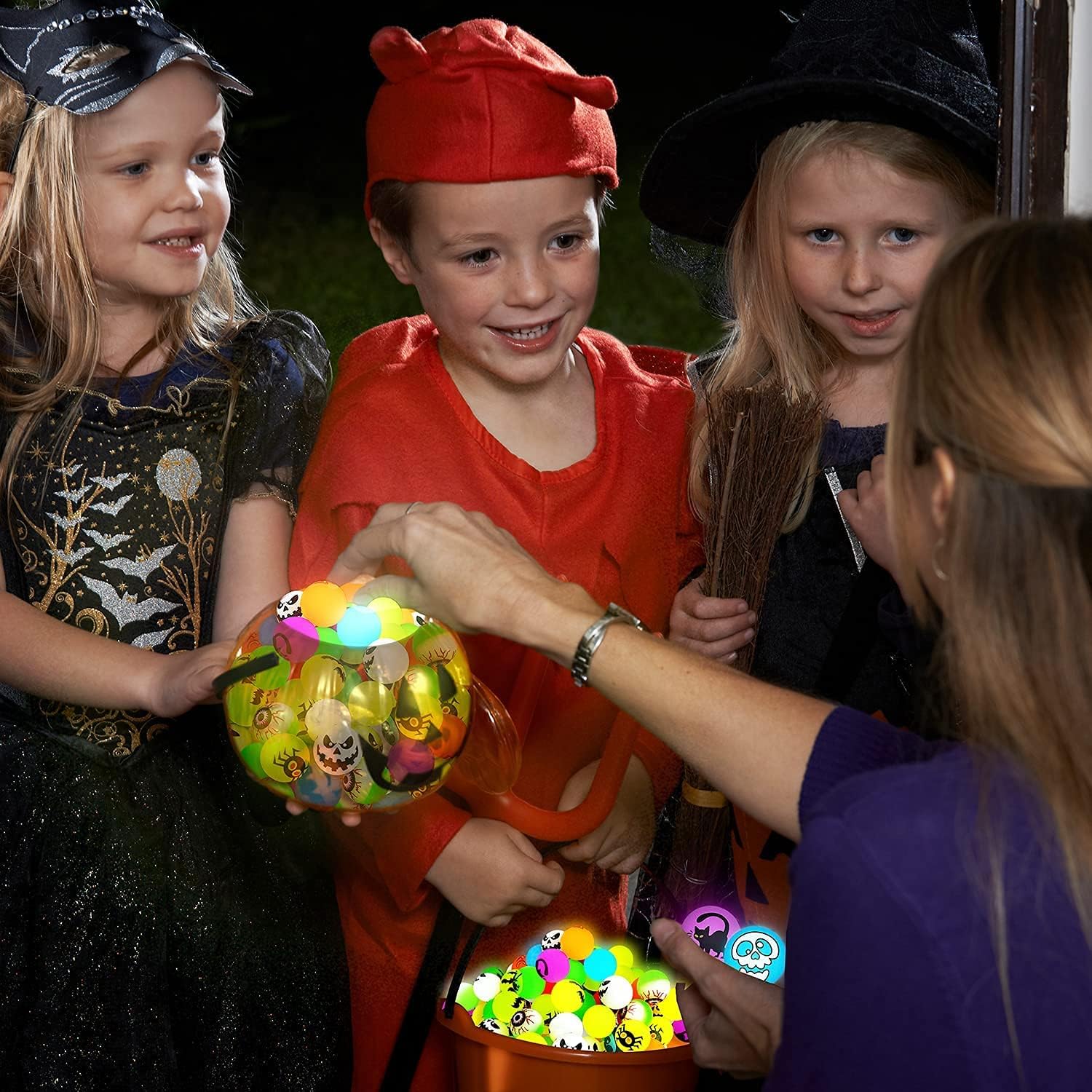 72 bolas que rebotan que brillan en la oscuridad, 8 bolas inflables temáticas de Halloween para suministros de fiesta de Halloween,
