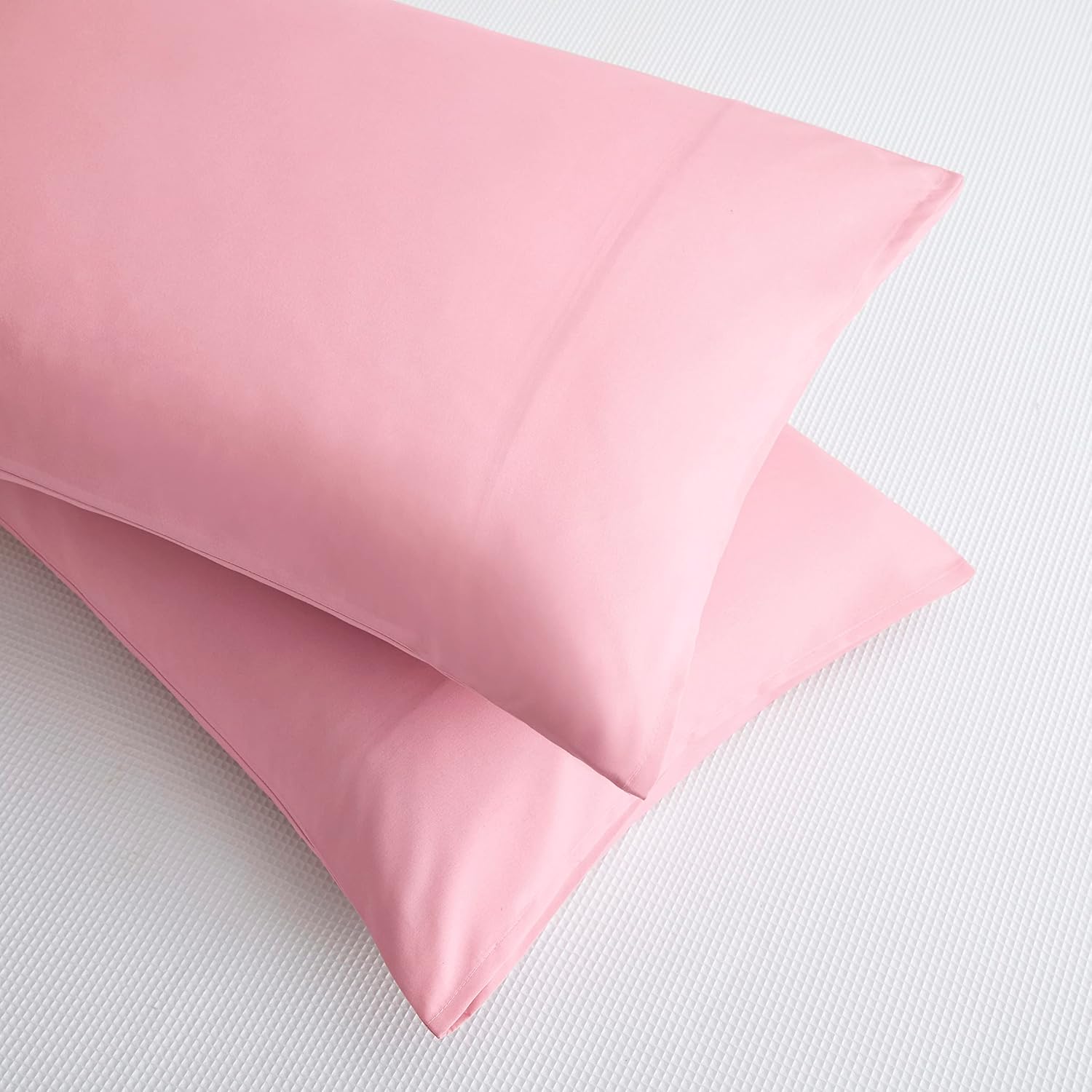 NookZuzu – Juego de 2 fundas de almohada de microfibra ultra suaves de 1800 hilos con cierre de sobre, color rosa, tamaño Queen de 20 x 30 pulgadas,