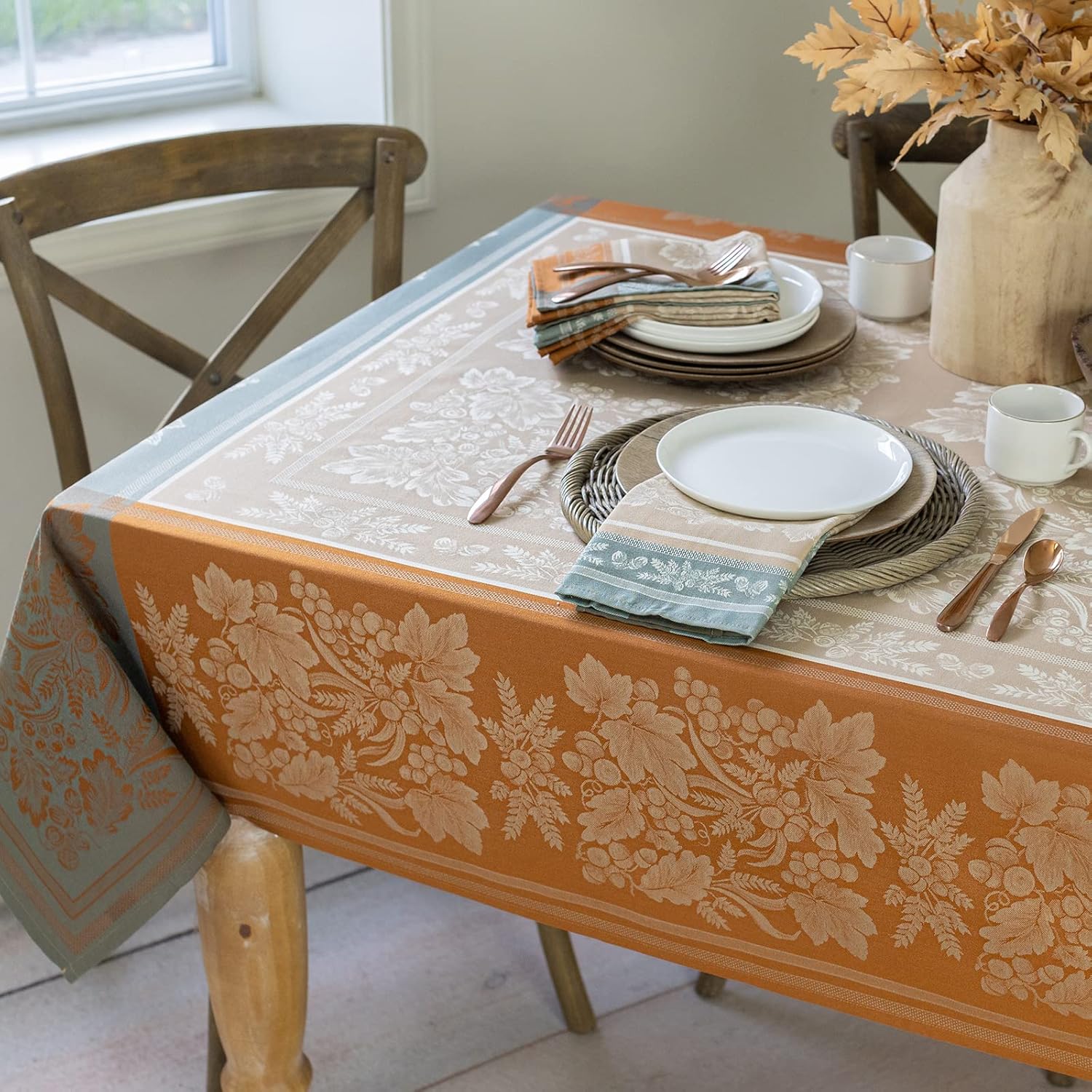 Benson Mills Harvest Gathering – Mantel de tela jacquard pesada para otoño, cosecha y Acción de Gracias (marrón topo, cuadrado de 52 x 52 pulgadas)