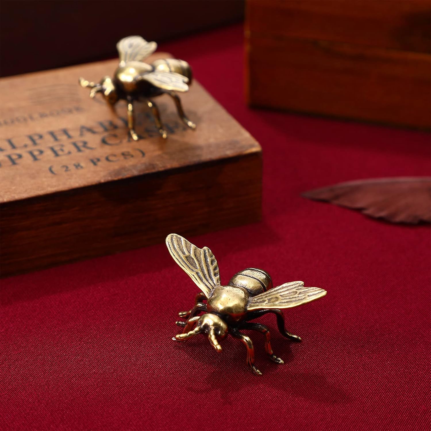 Veemoon 2 figuras de abeja doradas, figuras de insectos de animales de latón, estatua de Feng Shui, juguetes de escultura de oro para escritorio