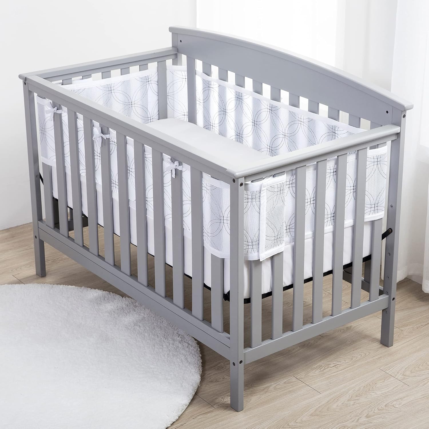 BreathableBaby Forro de malla transpirable para cunas de tamaño completo, malla de lujo de 0.157 in, eslabones blancos (tamaño 4FS cubre 3 o 4 lados)