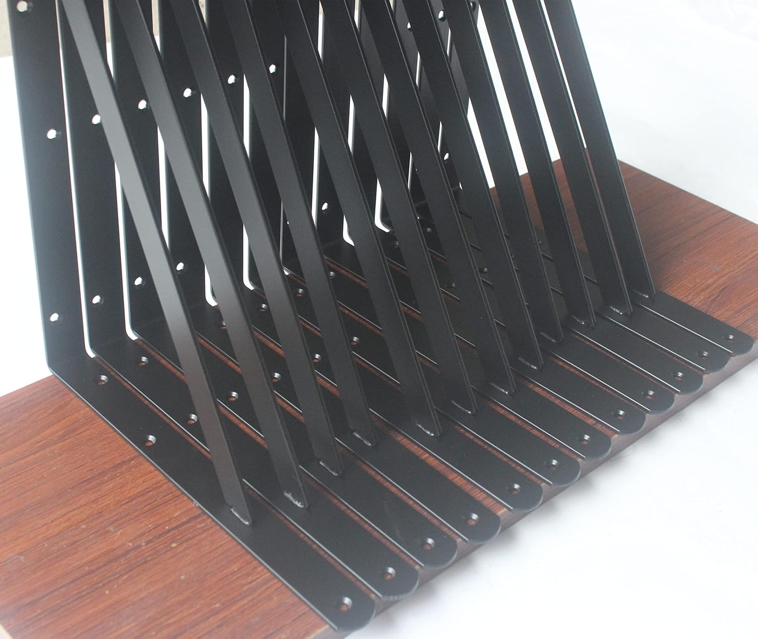 Paquete de 16 soportes de estante resistentes negros de 22 pulgadas de largo x 12 pulgadas de alto con tornillos, soportes de estante de metal,