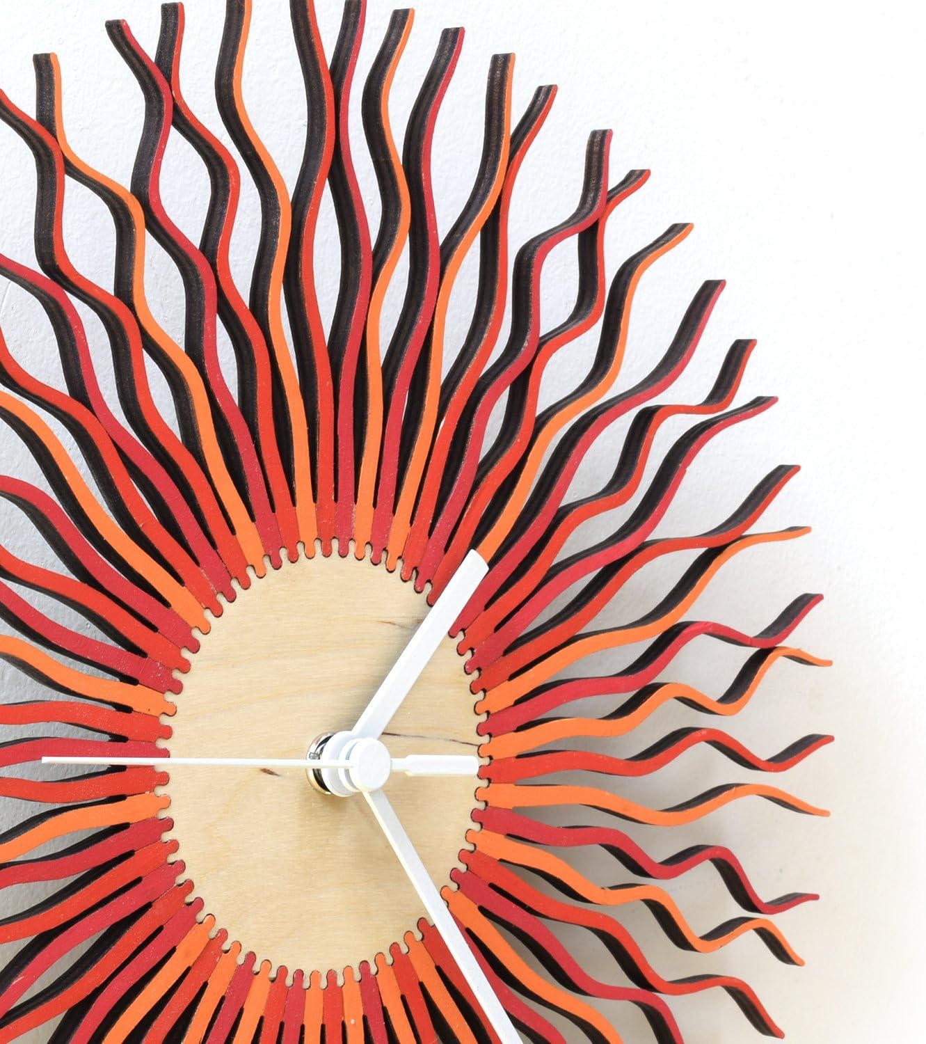 Reloj de pared moderno de mediados de siglo de 23.5 pulgadas, color rojo y naranja, decoración de pared contemporánea con forma de explosión de