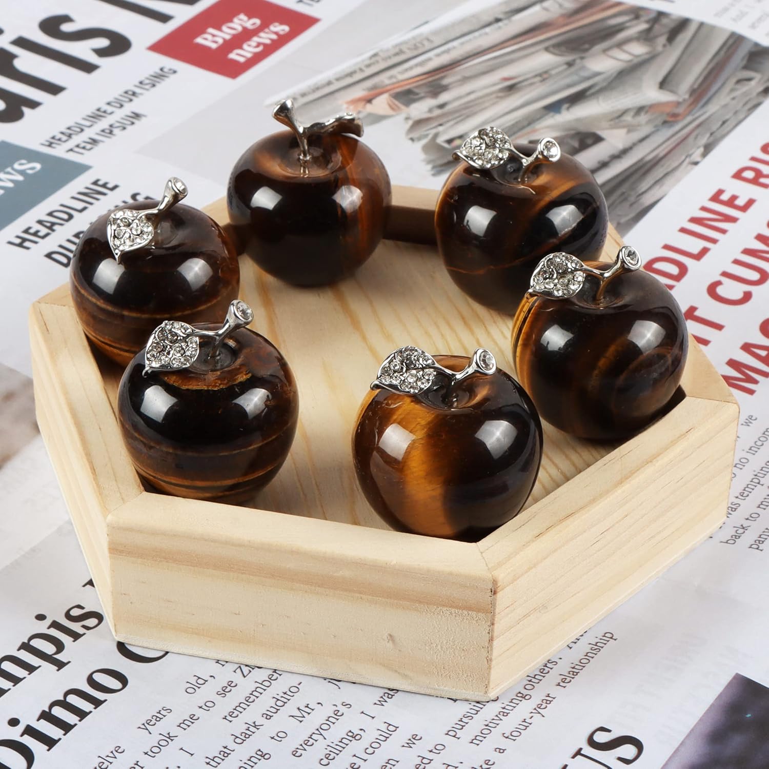 Artistone Pisapapeles de cristal de manzana, decoración artesanal de ojo de tigre, piedra curativa natural, figuras coleccionables de manzana para