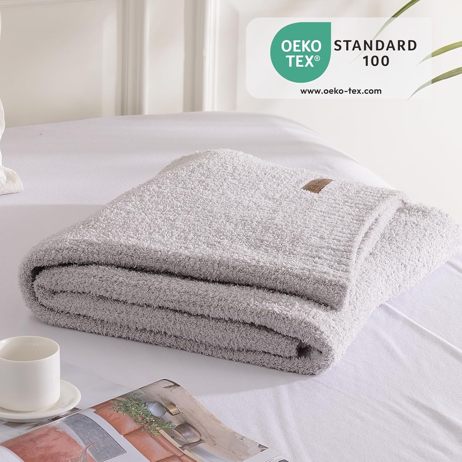 Bedpasda Manta de felpa plateada para sofá, manta de felpilla ligera y suave con textura mullida y diseño de ribete acanalado, manta decorativa de
