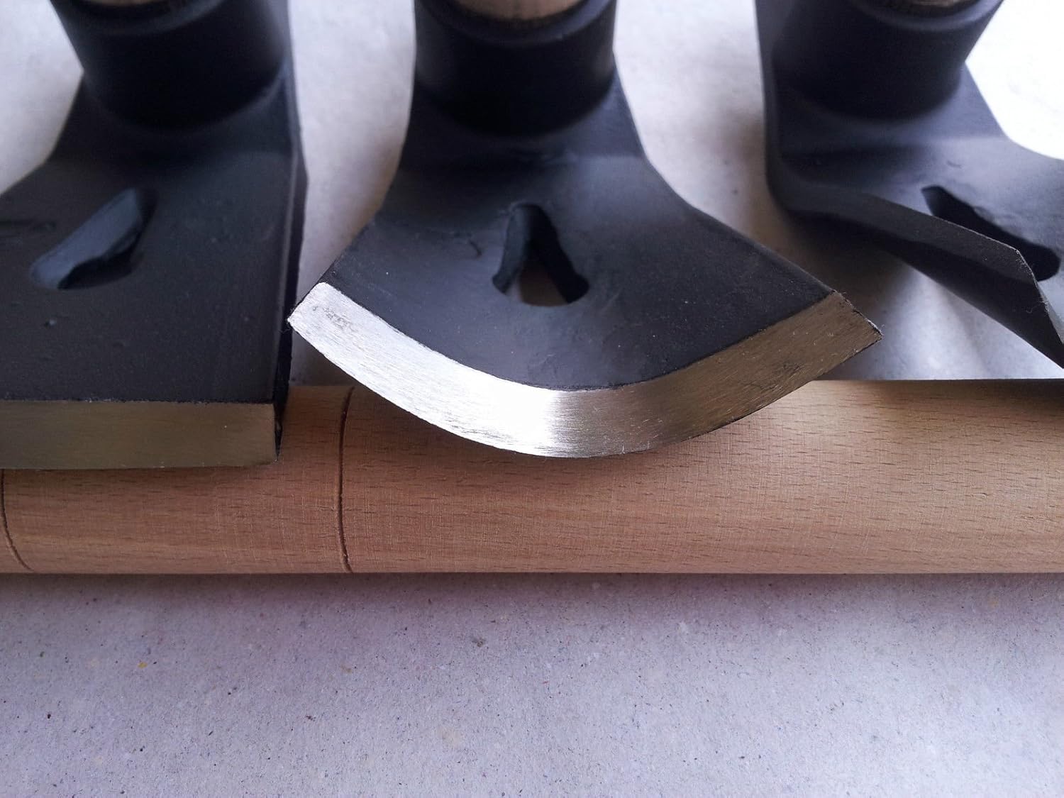 Conjunto de tres herramientas de tallado de madera, derecha, intermedia y curva (tamaño pequeño).