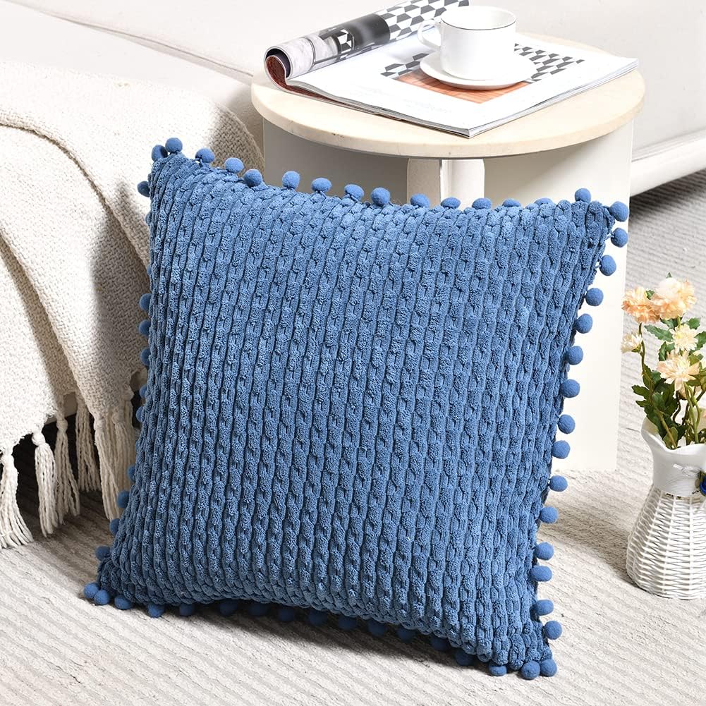 Fancy Homi Juego de 2 fundas de almohada decorativas de color azul polvoriento de 16 x 16 pulgadas con pompones para sofá y cama, sillón, estilo