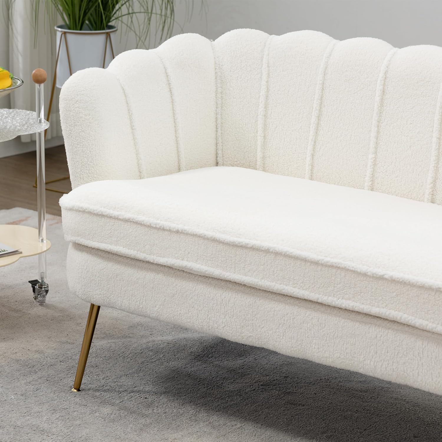 Sofá biplaza moderno de felpilla de 59 pulgadas con respaldo en forma de flor, sofá de club de 2 plazas con patas de metal dorado para espacio