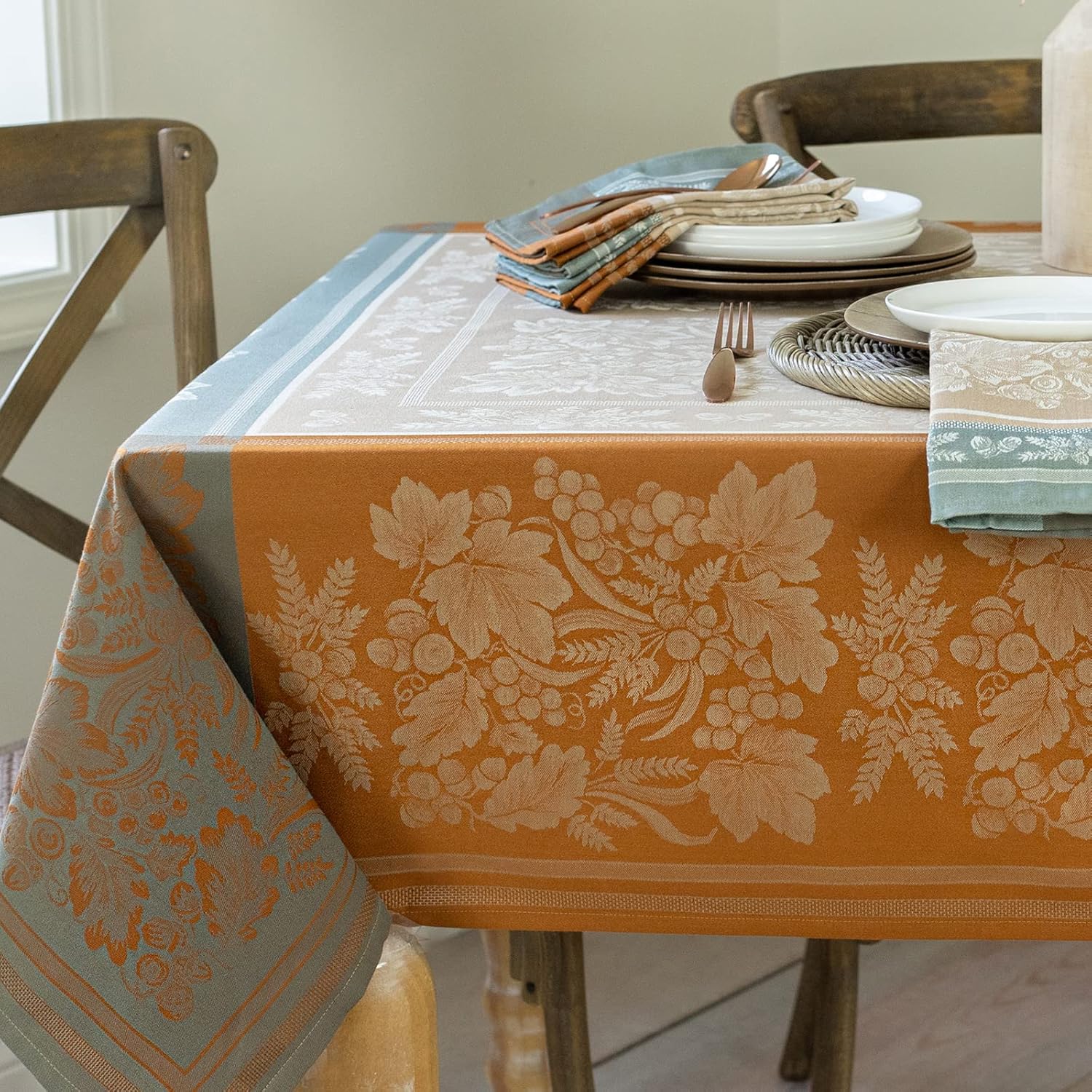 Benson Mills Harvest Gathering – Mantel de tela jacquard pesada para otoño, cosecha y Acción de Gracias (marrón topo, cuadrado de 52 x 52 pulgadas)