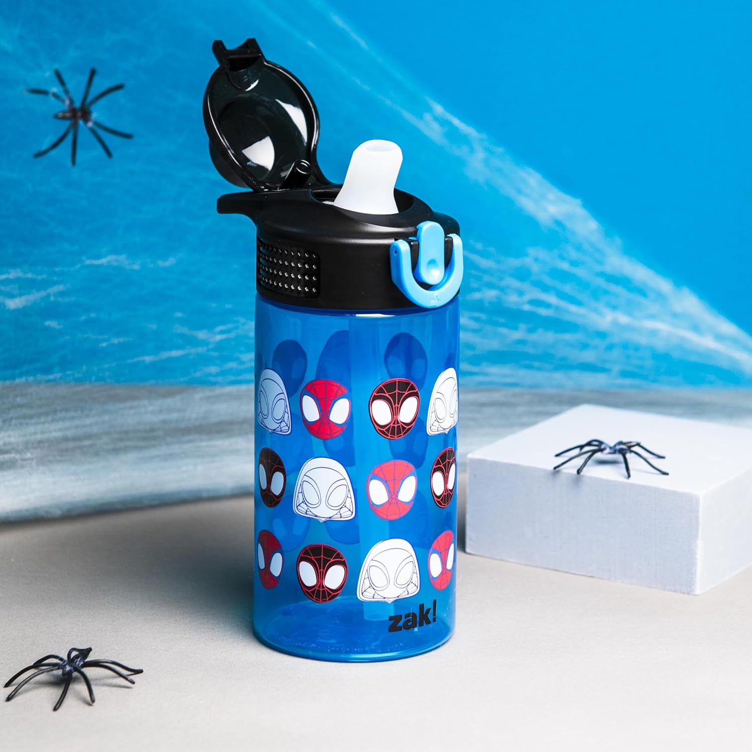 Zak Designs Sage Spider-Man Marvel Botella de agua para niños, escuela o viajes, plástico duradero, 16onzas, con popote, asa, tapa, boquilla