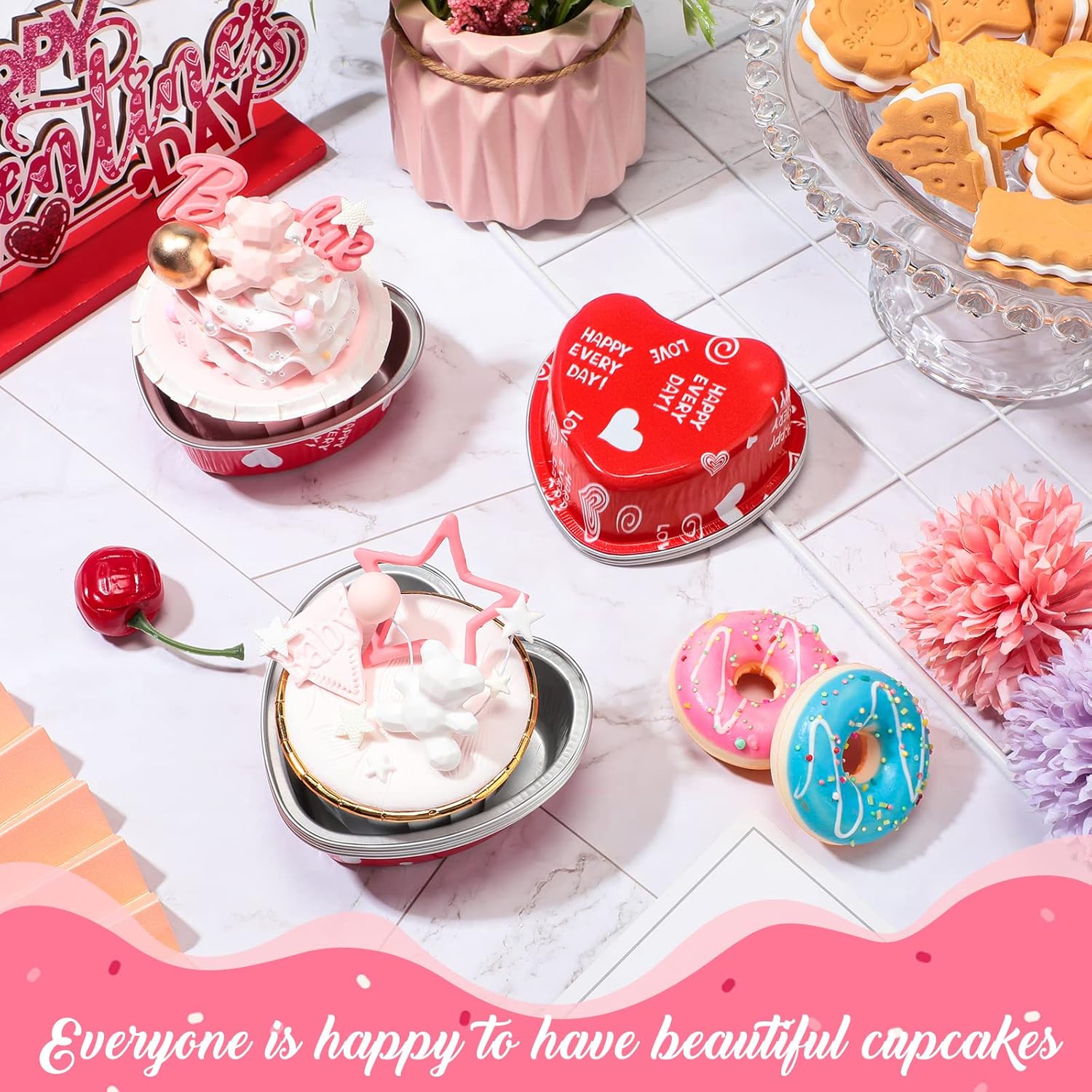50 juegos de moldes para tartas en forma de corazón de San Valentín con tapas, de papel de aluminio, moldes para cupcakes de 3.4 onzas, mini moldes
