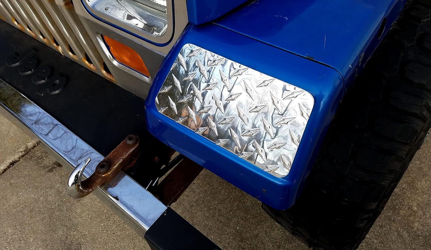 Se adapta a la cubierta del guardabarros delantero con placa de diamante Jeeep YJ