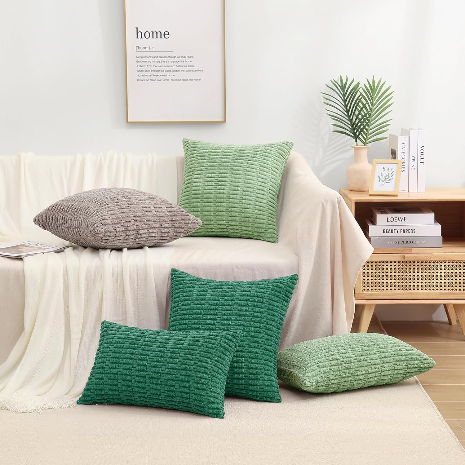 decorUhome Juego de 2 fundas de almohada decorativas de color verde primaveral de 18 x 18 pulgadas, fundas de almohada cuadradas de pana suave a