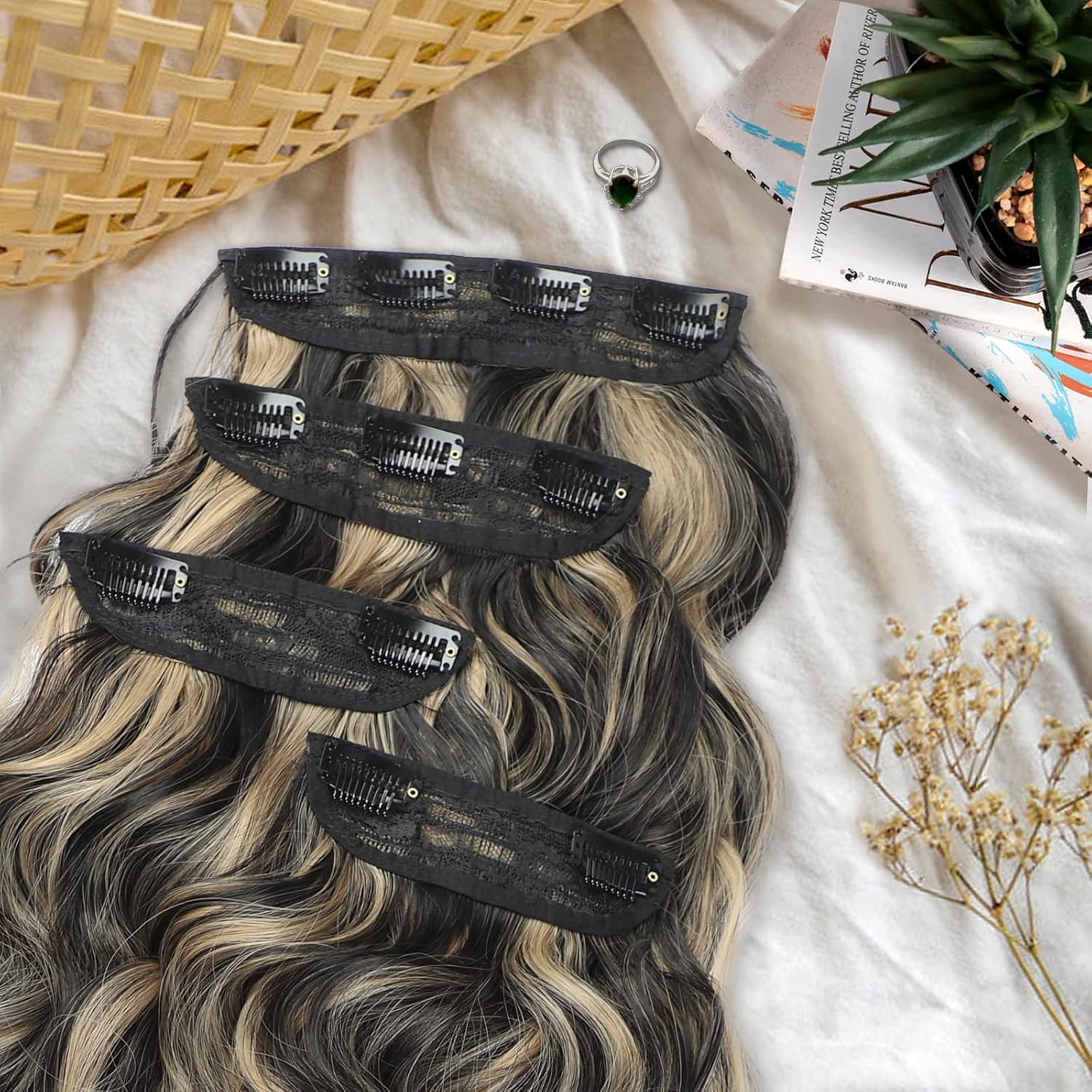 Vigorous Extensiones de cabello sintético con pinzas, 4 unidades, extensiones de cabello sintético largo ondulado con mezcla de rubio negro para