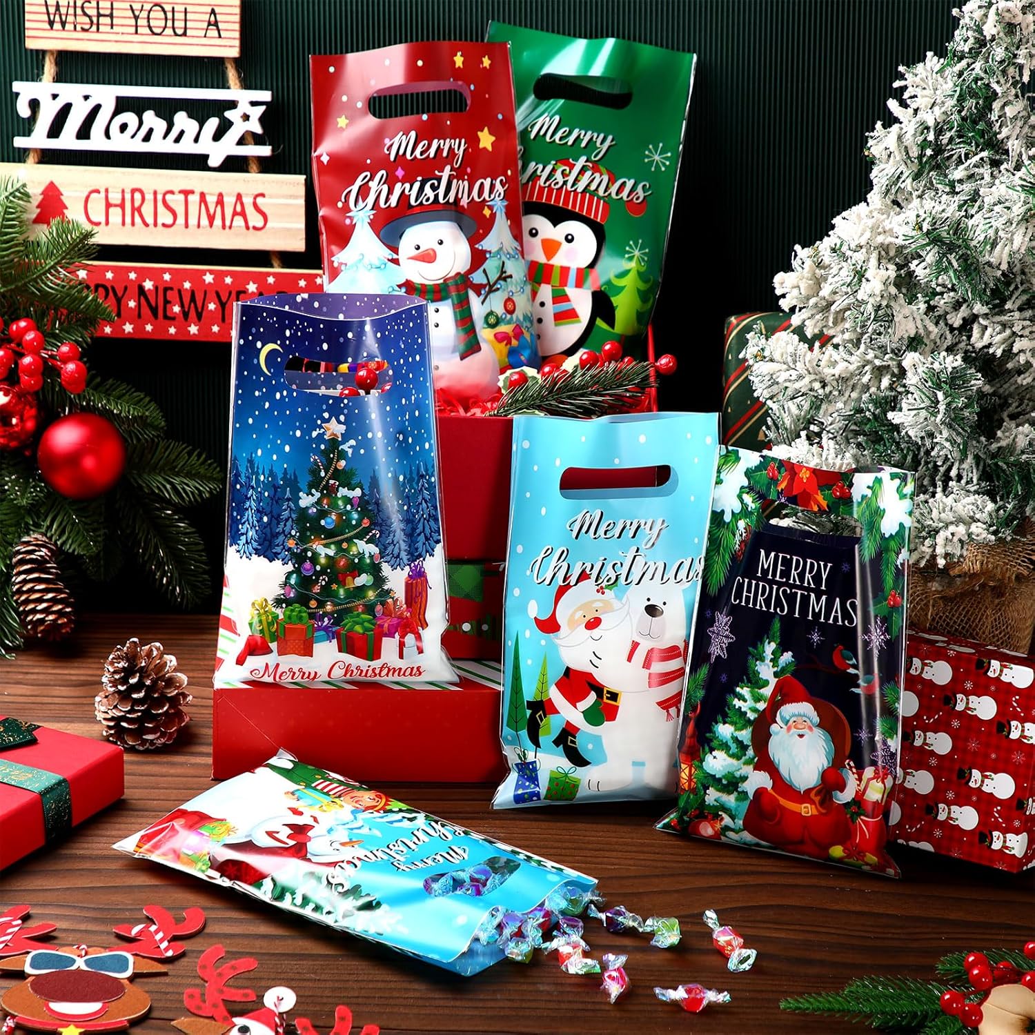 Silkfly Bolsas de regalo de Navidad, bolsas de plástico a granel con asas, bolsas de dulces de mercancía de 6.3 x 9.8 pulgadas, bolsa de regalo de