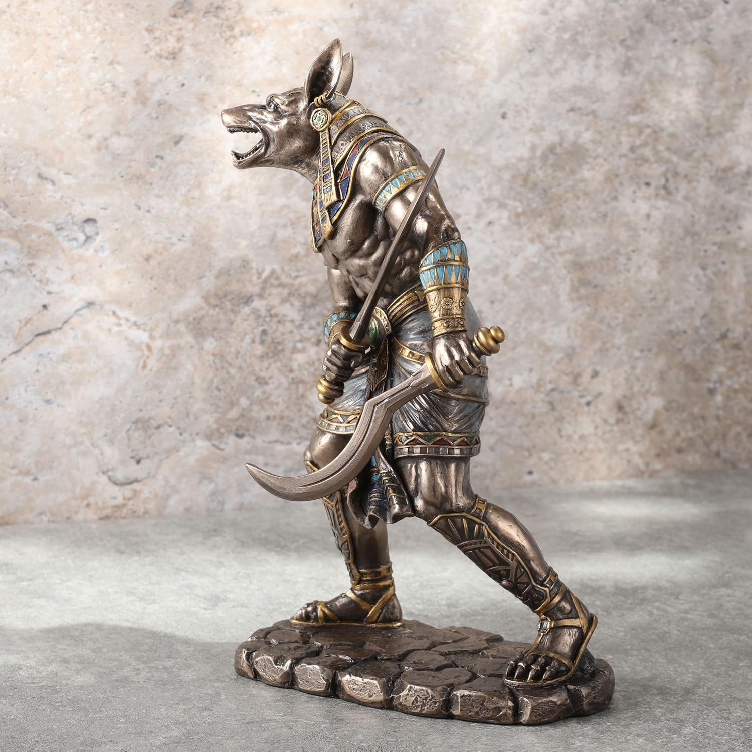 Veronese Design 8 78 pulgadas dios egipcio Anubis doble empuñadura Khopesh resina fundida en frío Escultura de acabado de bronce antiguo
