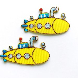 TH – Juego de 2 pequeños mini submarinos amarillos con logotipo de dibujos animados, parches para coser para planchar en bordado, insignia, parche TH – Juego de 2 pequeños mini submarinos amarillos con logotipo de dibujos animados, parches para coser para planchar en bordado, insignia, parche