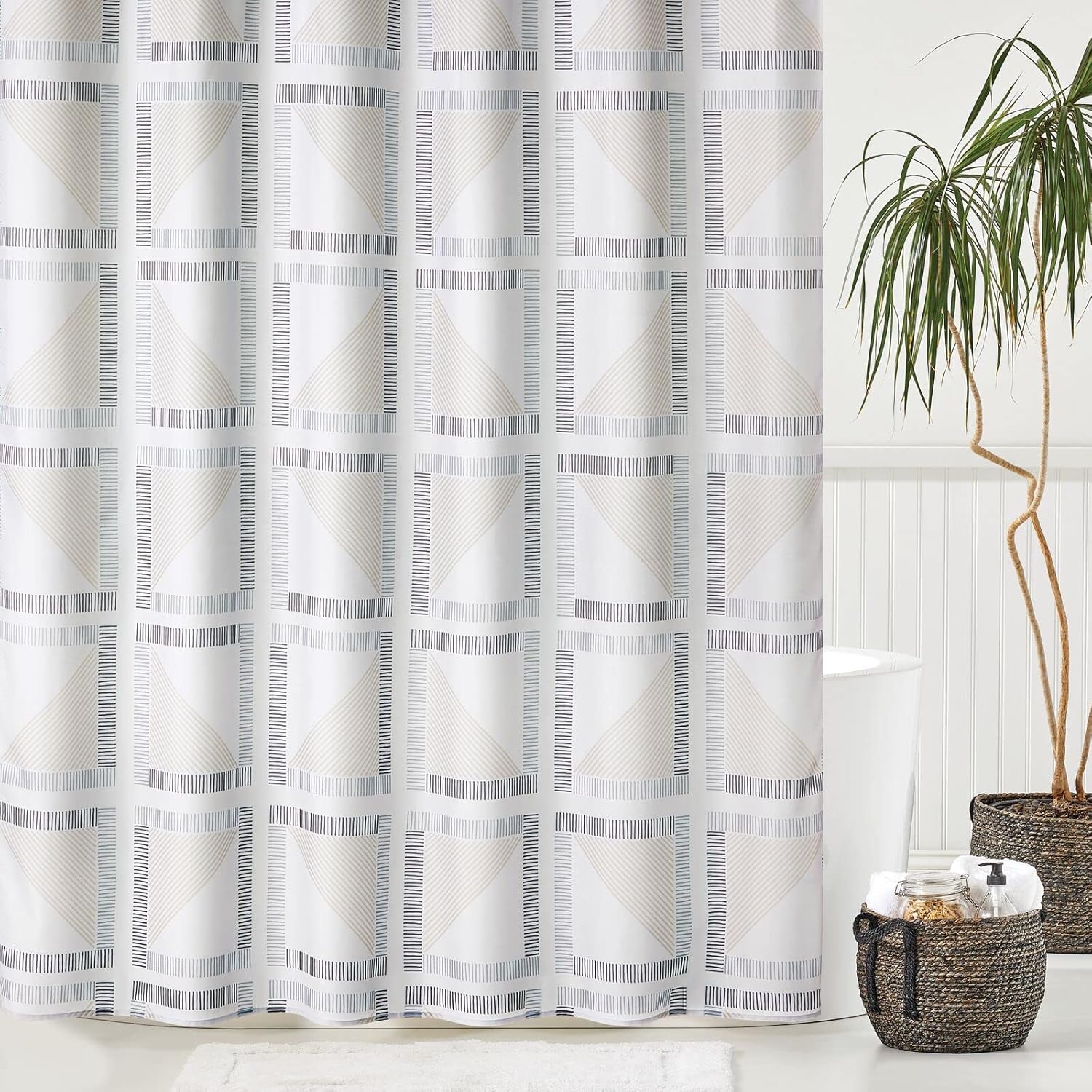 mDesign Cortina de ducha moderna con estampado geométrico de tela de poliéster con ojales reforzados para baño principal y de invitados, lavable a