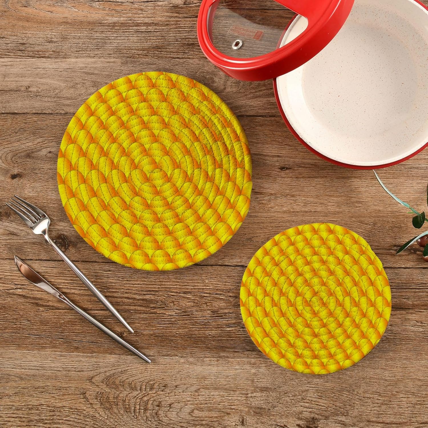 Yellow Gold Dragon Scale Hot Mats Pads for Kitchen Heat Resistant Round Trivet Mat for Coaster Hot Pots Pans Cotton Woven Trivet Pot Holders for