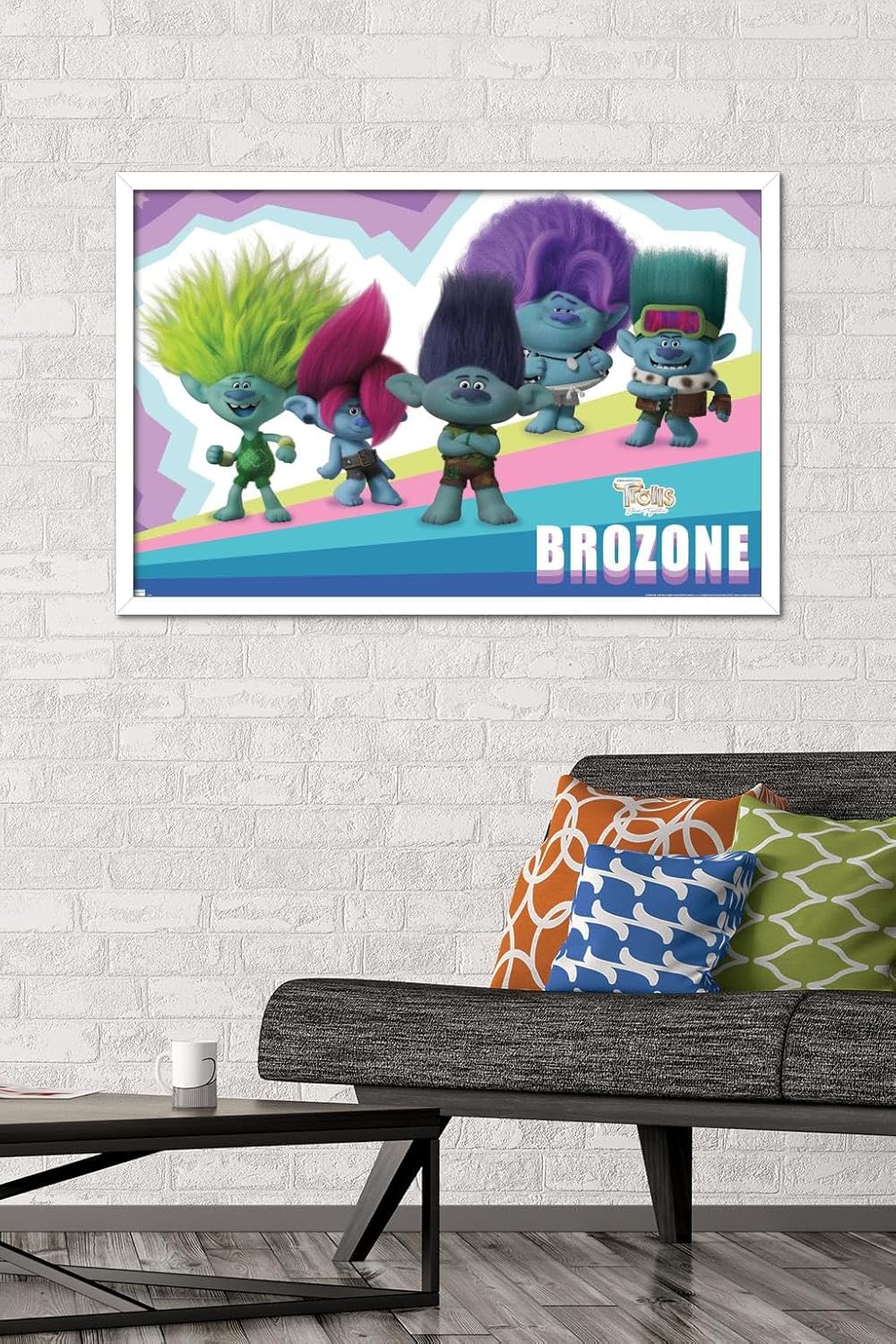 Trends International Trolls Band Together – Póster de pared de brozone, 22.37 x 34.00 pulgadas, versión enmarcada en blanco
