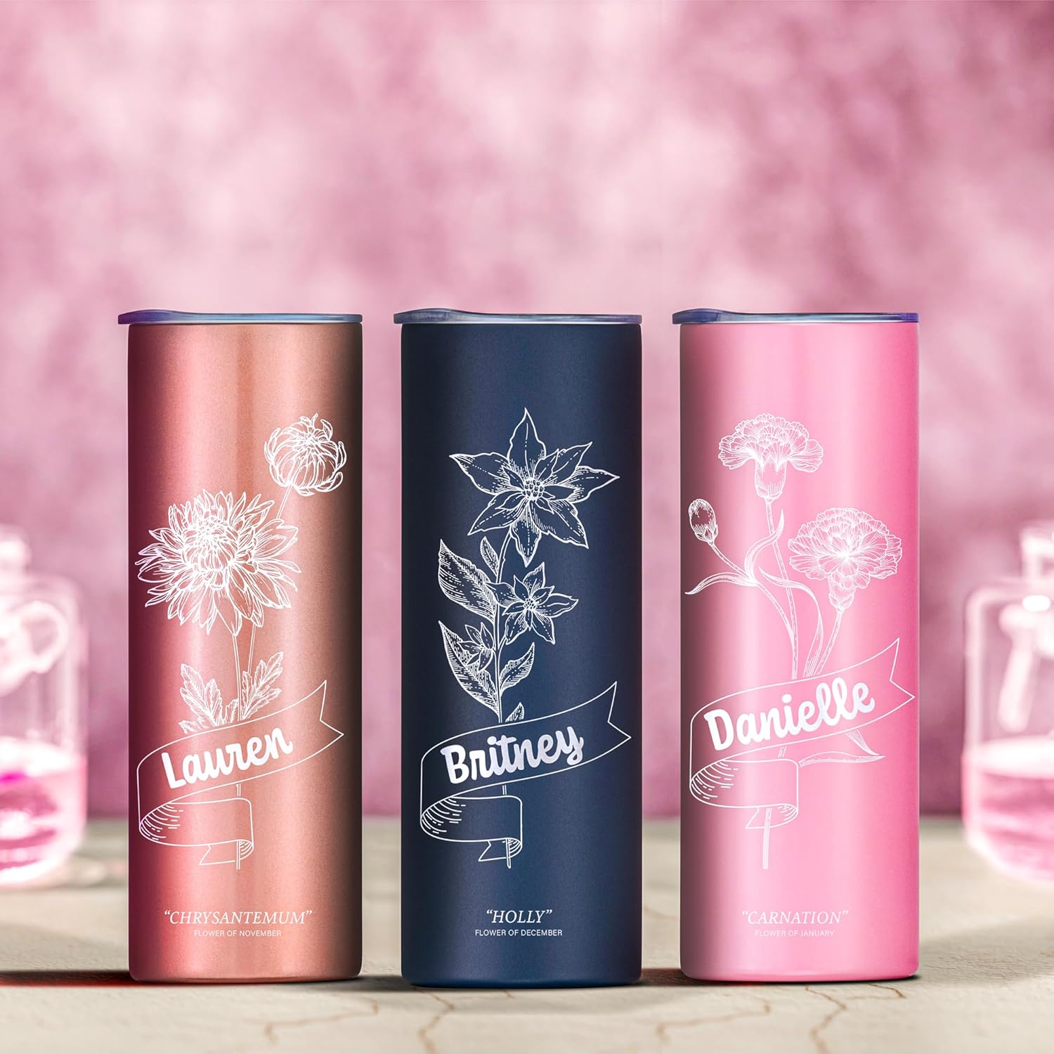 Vaso personalizado con flor de nacimiento grabada y nombre, vaso de café aislado al vacío de acero inoxidable de 20 onzas con tapa deslizante, taza