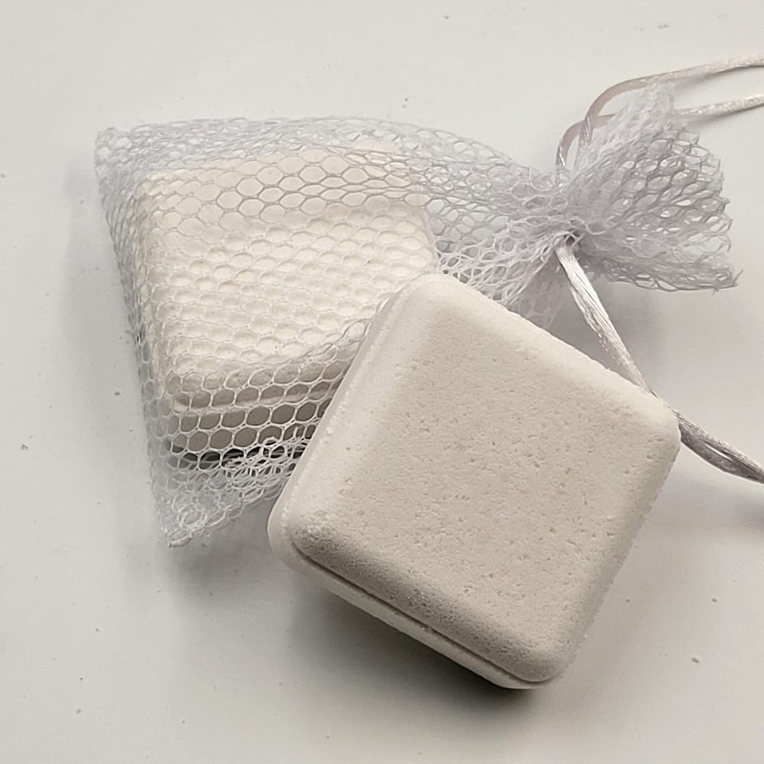 Vaporizadores de ducha de aceite esencial XL con bolsa de vapor de ducha de malla y caja laminada brillante. (Patchouli Mint)
