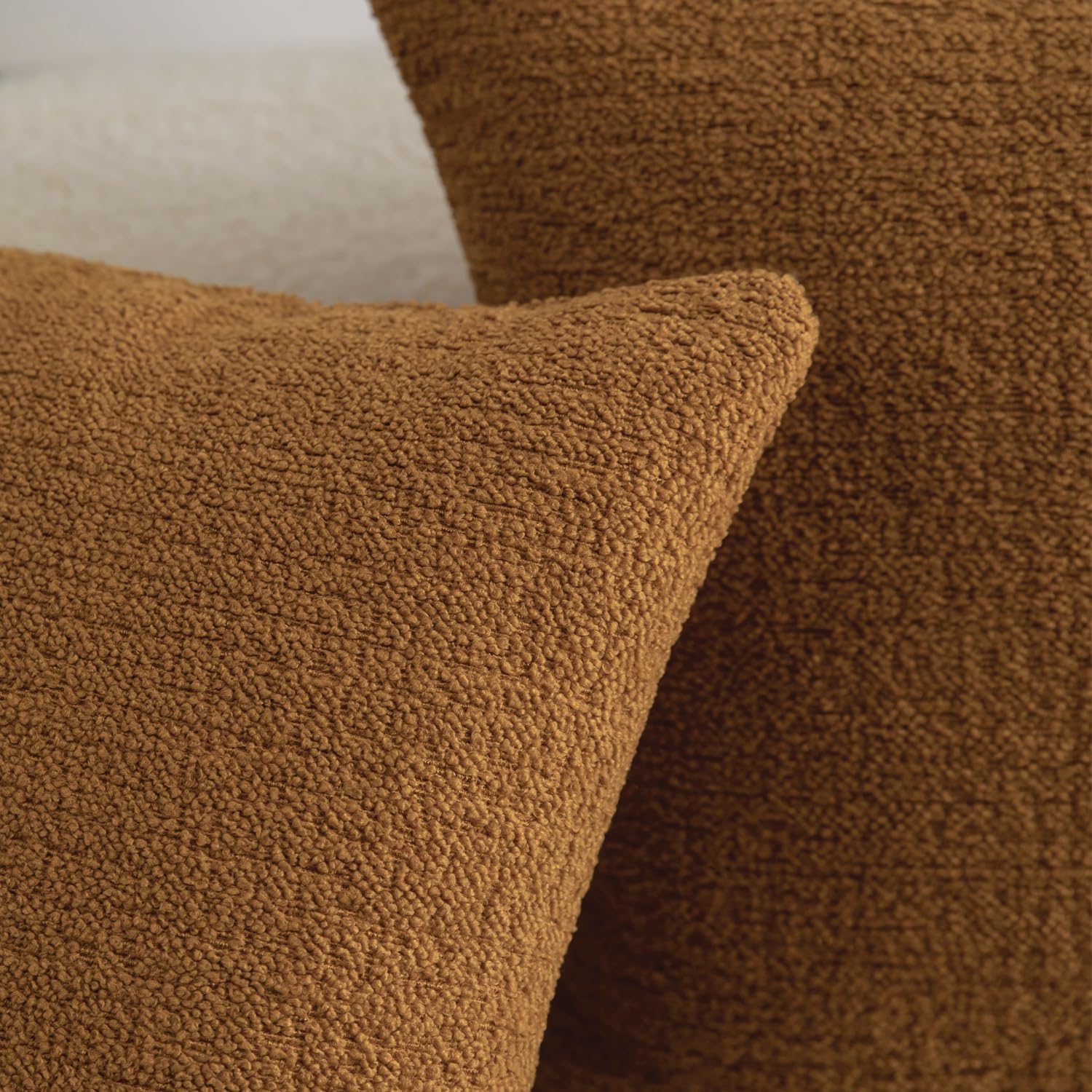 Rythome Fundas de almohada Ochre cómodas con textura similar a un peluche para cama y sofá, 20 x 20 pulgadas, paquete de 2