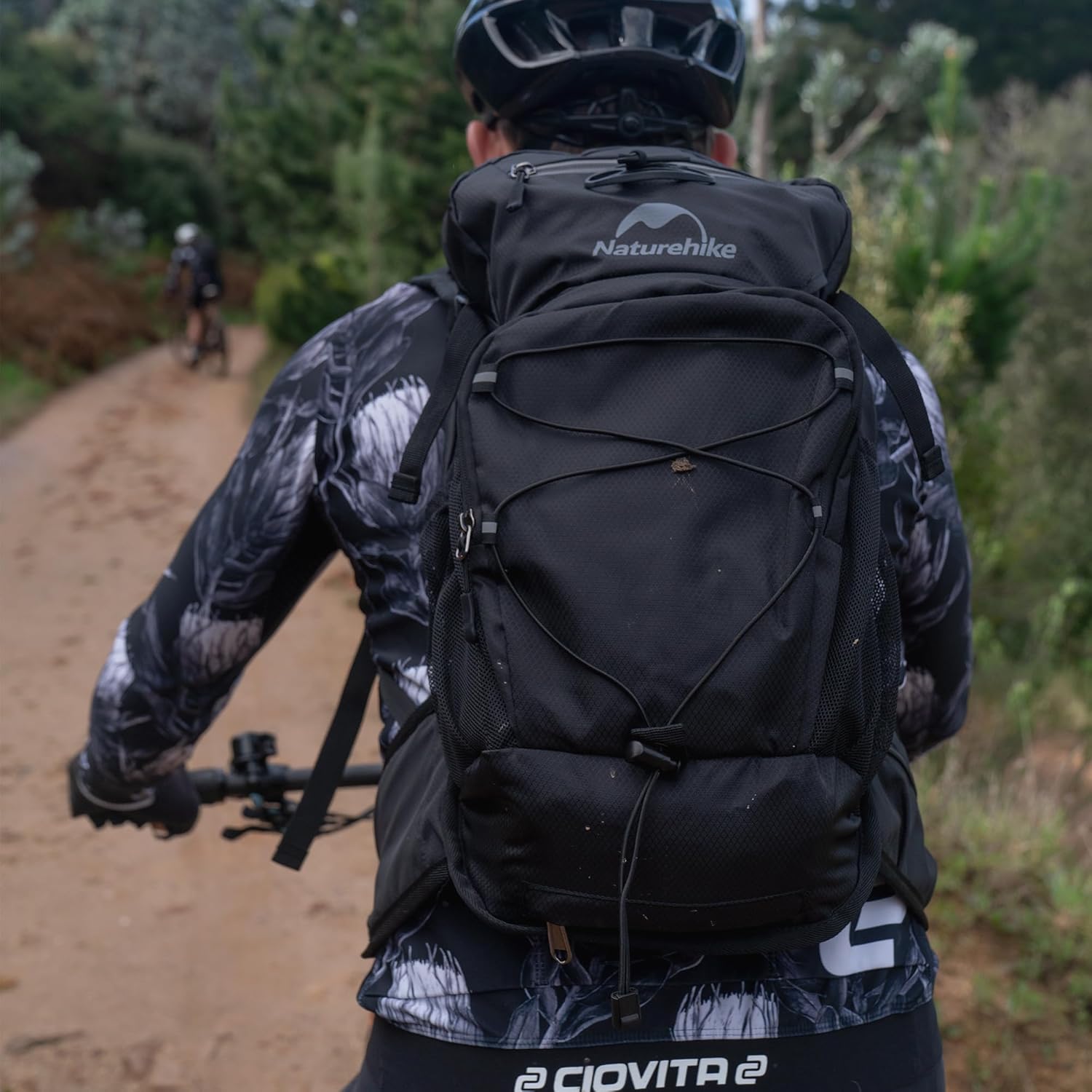 Naturehike Hydration Backpack with 2L Water Bladder, Lightweight 20L Hydration Pack with Waist Protector for Running, Cycling, Hiking, Biking,