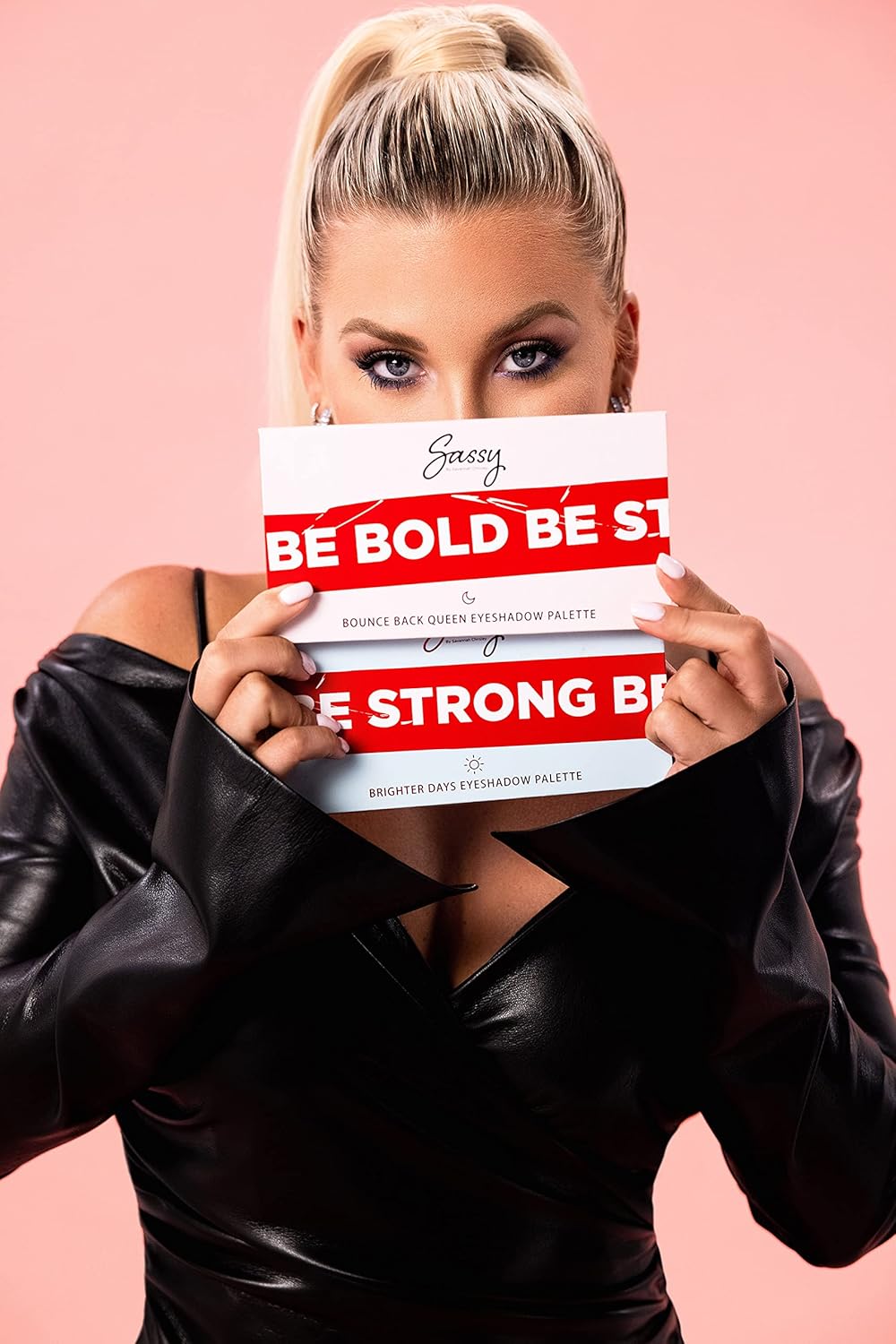 Sassy by Savannah Chrisley Bounce Back Queen Palette – Sombras de ojos pigmentadas mate y brillantes, viene con delineador de ojos negro, crea un