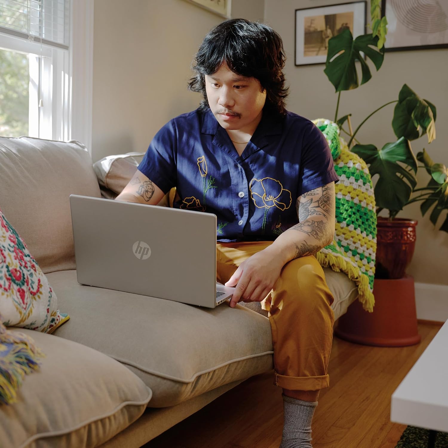 HP Laptop Essential 2024, pantalla FHD IPS de 14 pulgadas, procesador Intel de cuatro núcleos de hasta 3.7 GHz, memoria de 8 GB, SSD de 256 GB, KB