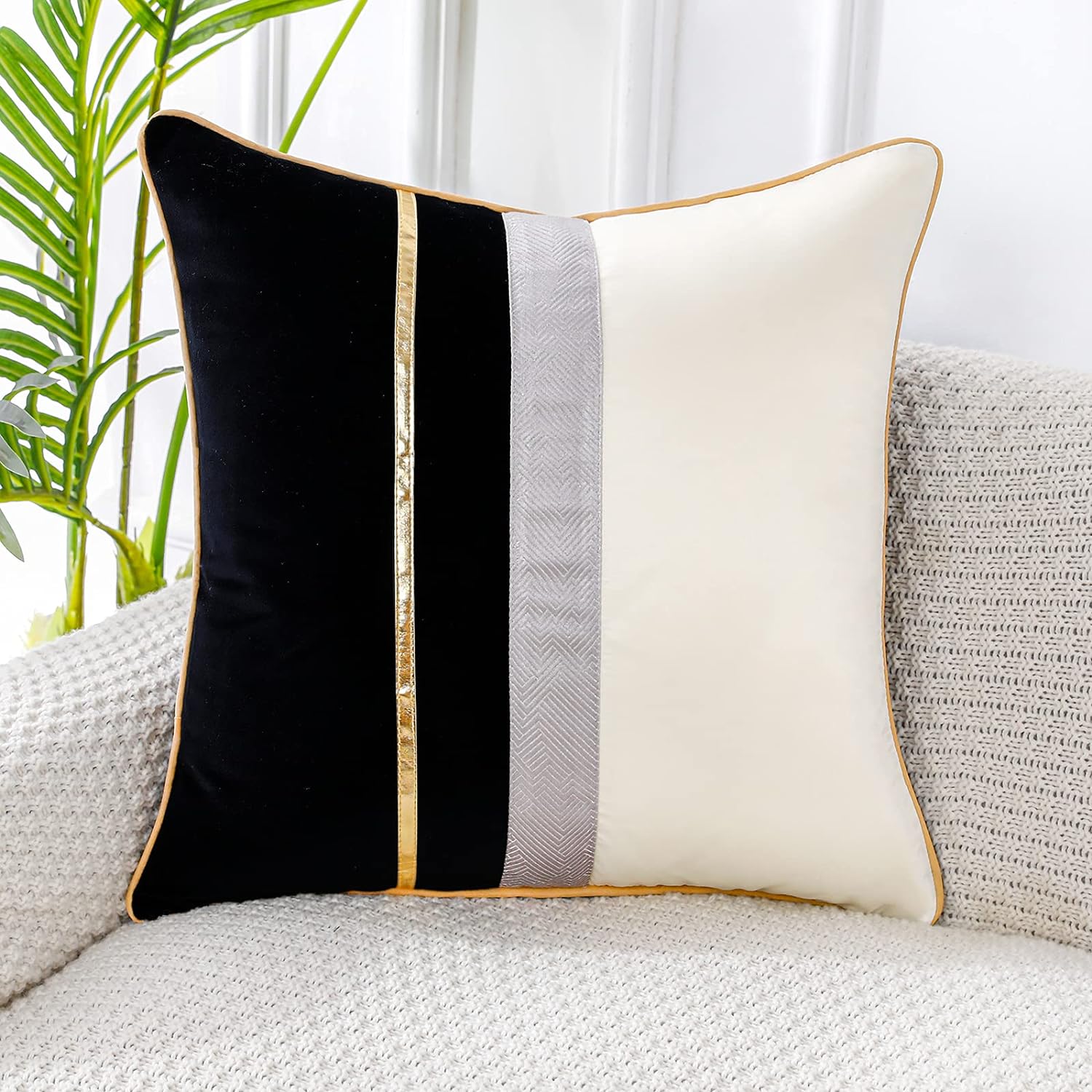 PANOD Funda de almohada de terciopelo negro similar a la seda con funda de cojín de cuero a rayas doradas, funda de almohada cuadrada de lujo