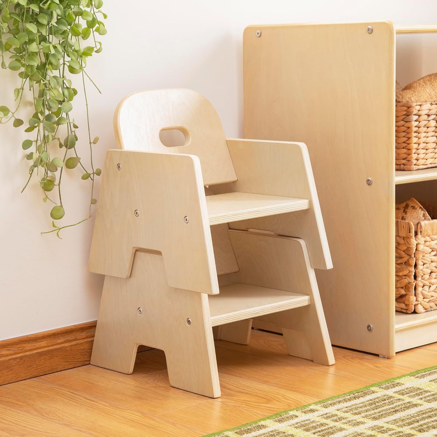 Guidecraft Sillas apilables de madera para niños pequeños (juego de 2) altura del asiento de 5 pulgadas  Silla preescolar fácil de apilar  Madera