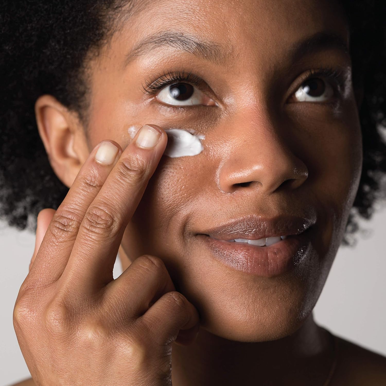 Baebody Crema de ojos aclamada por la crítica  Crema antienvejecimiento debajo de los ojos para ojeras  Crema nutritiva para ojos para hinchazón y