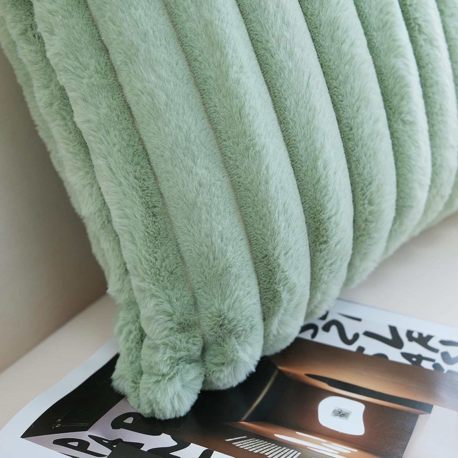 JOJUSIS Paquete de 2 fundas de almohada decorativas de felpa de pelo sintético para sofá, fundas de almohada suaves (verde salvia, 12 x 20 pulgadas)