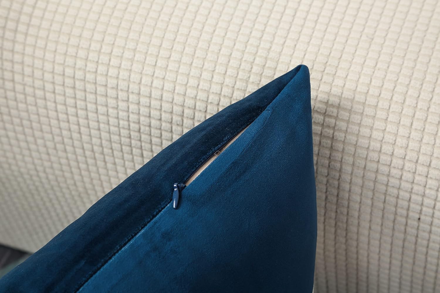 TangDepot Hevey – Funda de cojín decorativa de terciopelo, a rayas blancas crema, súper suave, para interiores y exteriores, (18 x 18 pulgadas, azul