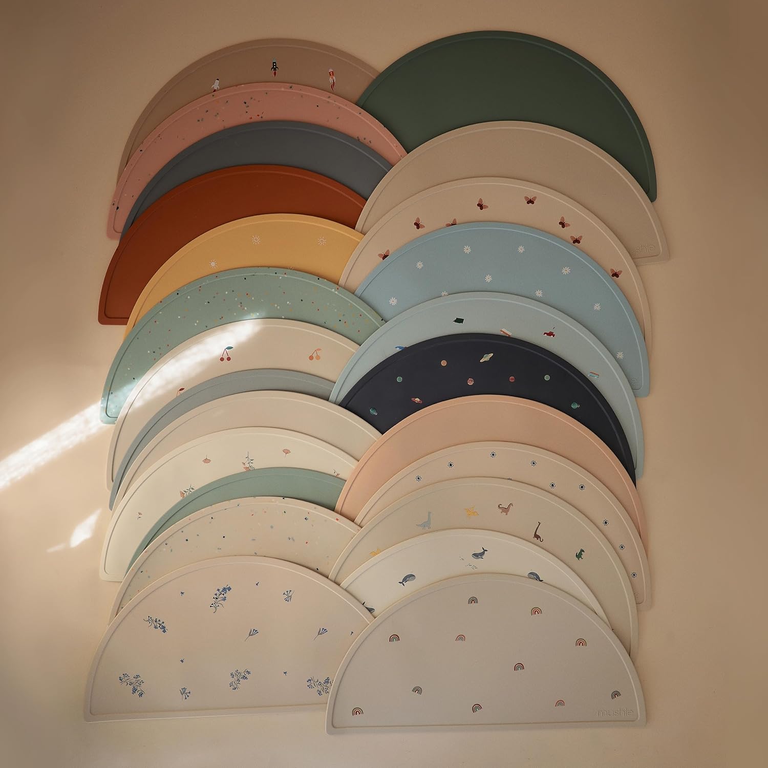 mushie Mantel individual de silicona para niños, diseño antideslizante sin BPA (azul Cambridge)