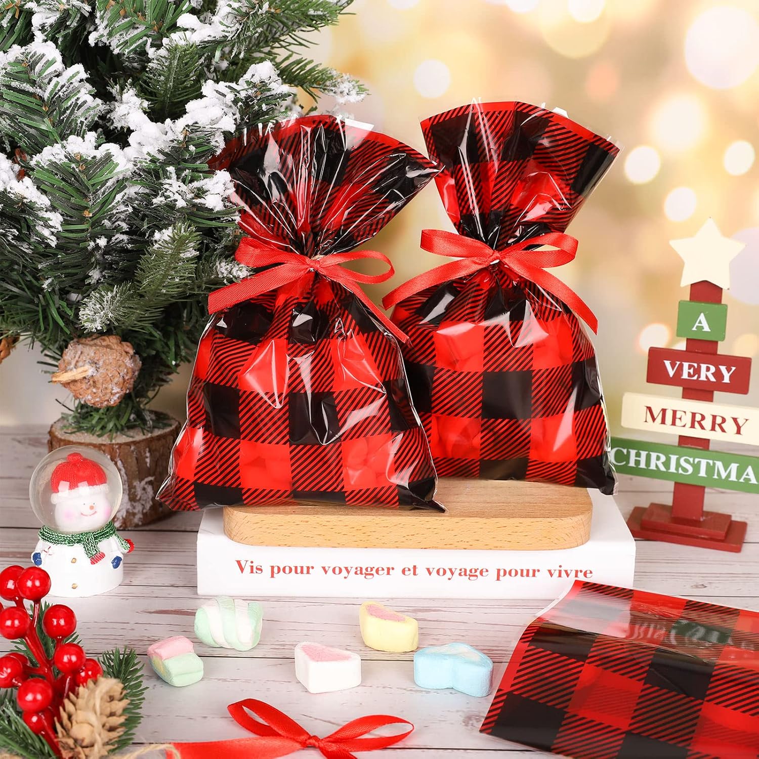 Whaline 120 bolsas de celofán de Navidad de búfalo rojo y negro, bolsas de dulces clásicas a cuadros con cinta de 50 yardas para suministros de