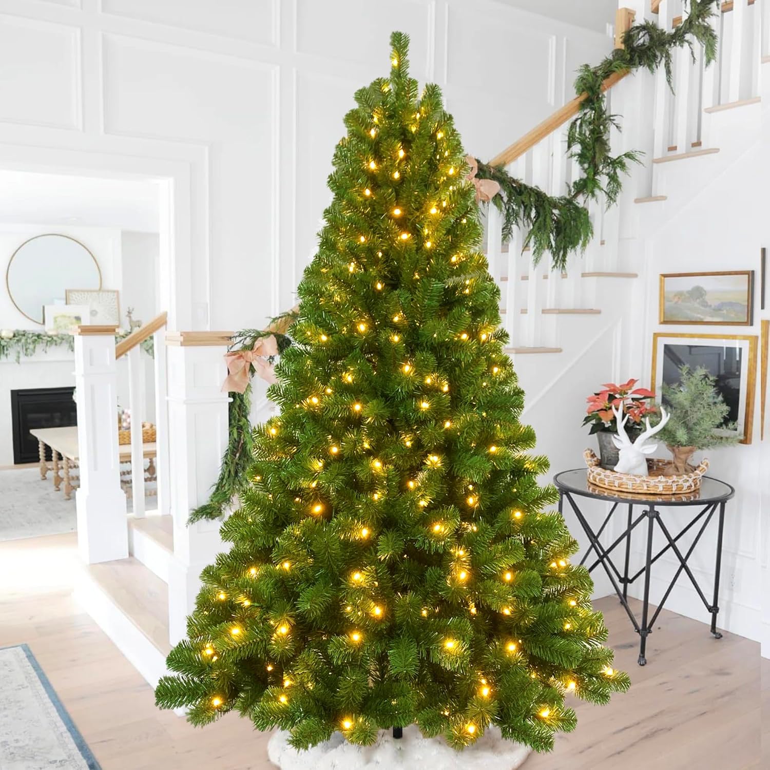 Árbol de Navidad artificial de hoja perenne preiluminado de 6 pies, 679 puntas de ramas exuberantes con 300 luces LED blancas cálidas radiantes,
