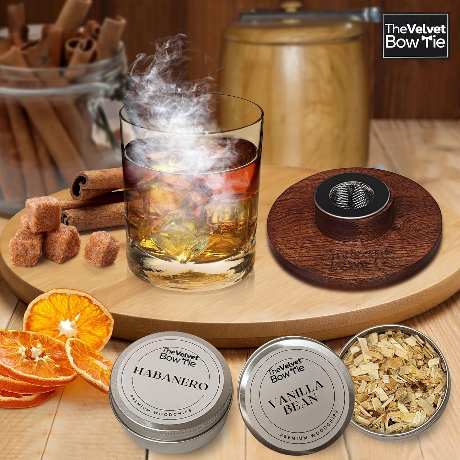 El kit de ahumador de cóctel incluye 4 chips de madera únicos para ahumador (habanero, canela, vainilla y nogal) y bandeja de cubitos de hielo de