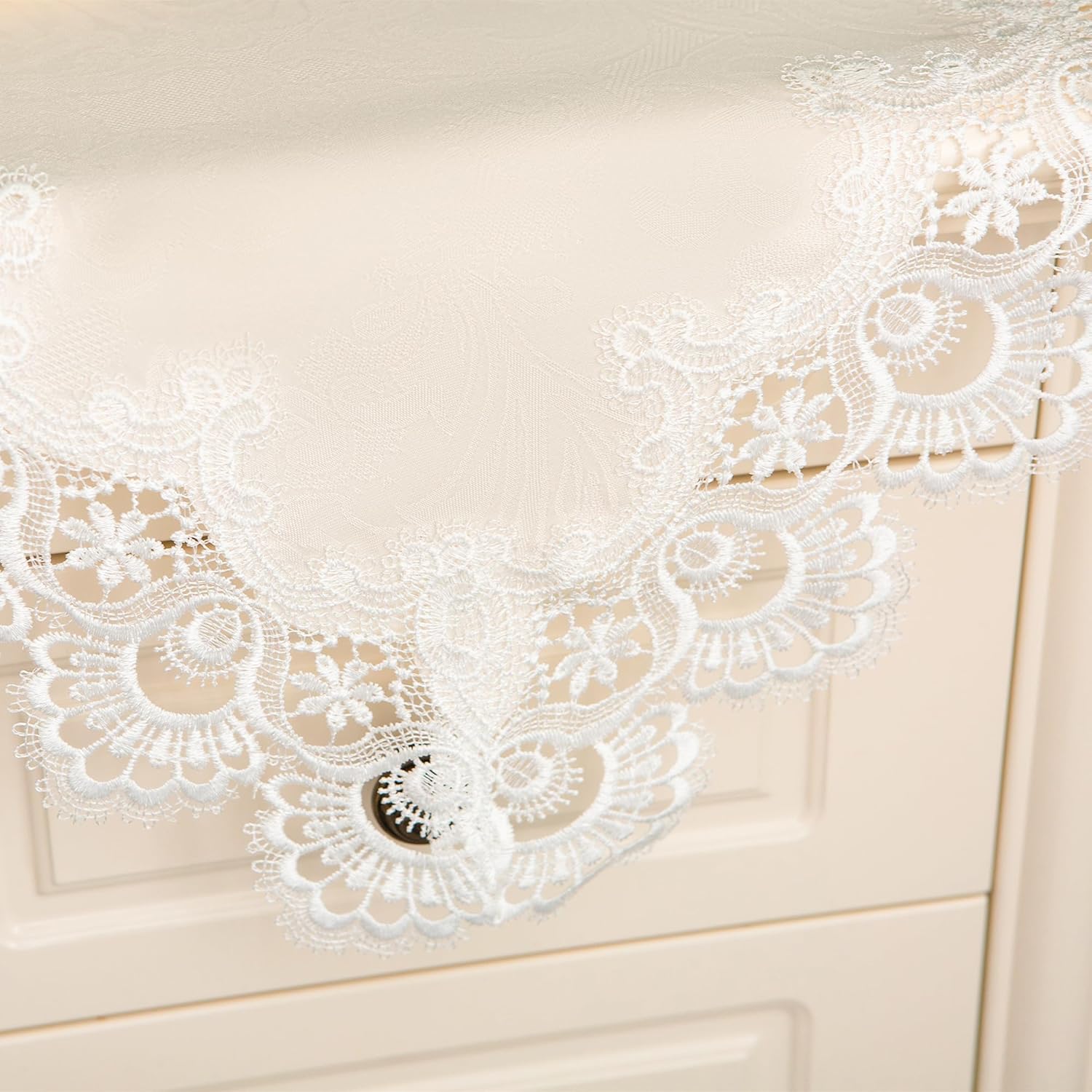 Mantel cuadrado pequeño de encaje bordado de granja con borde de macramé, funda de mesa auxiliar para cómoda, junto a la mesa, mesita de noche,