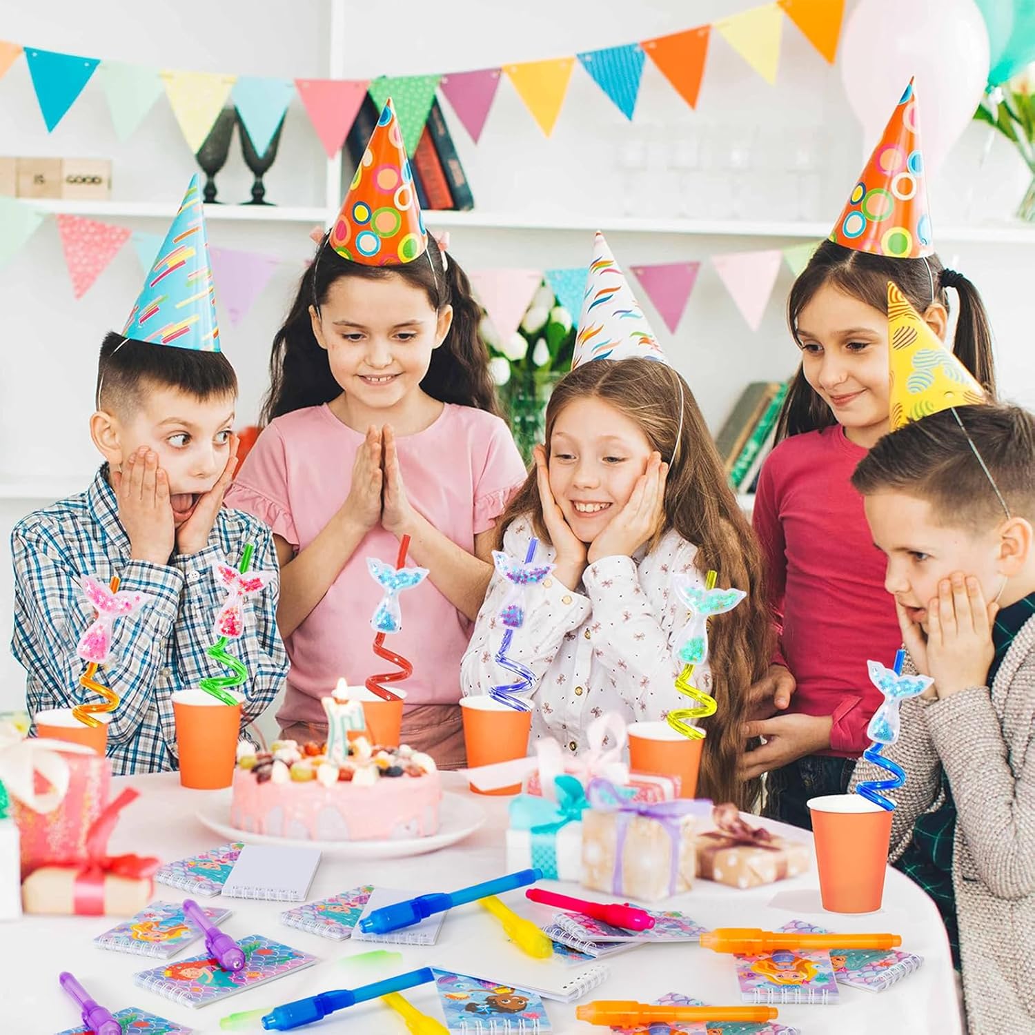 Winrayk Regalos de fiesta de sirena, suministros de cumpleaños para niñas, bolígrafos de tinta invisible, mini cuadernos, calcomanías para niños,