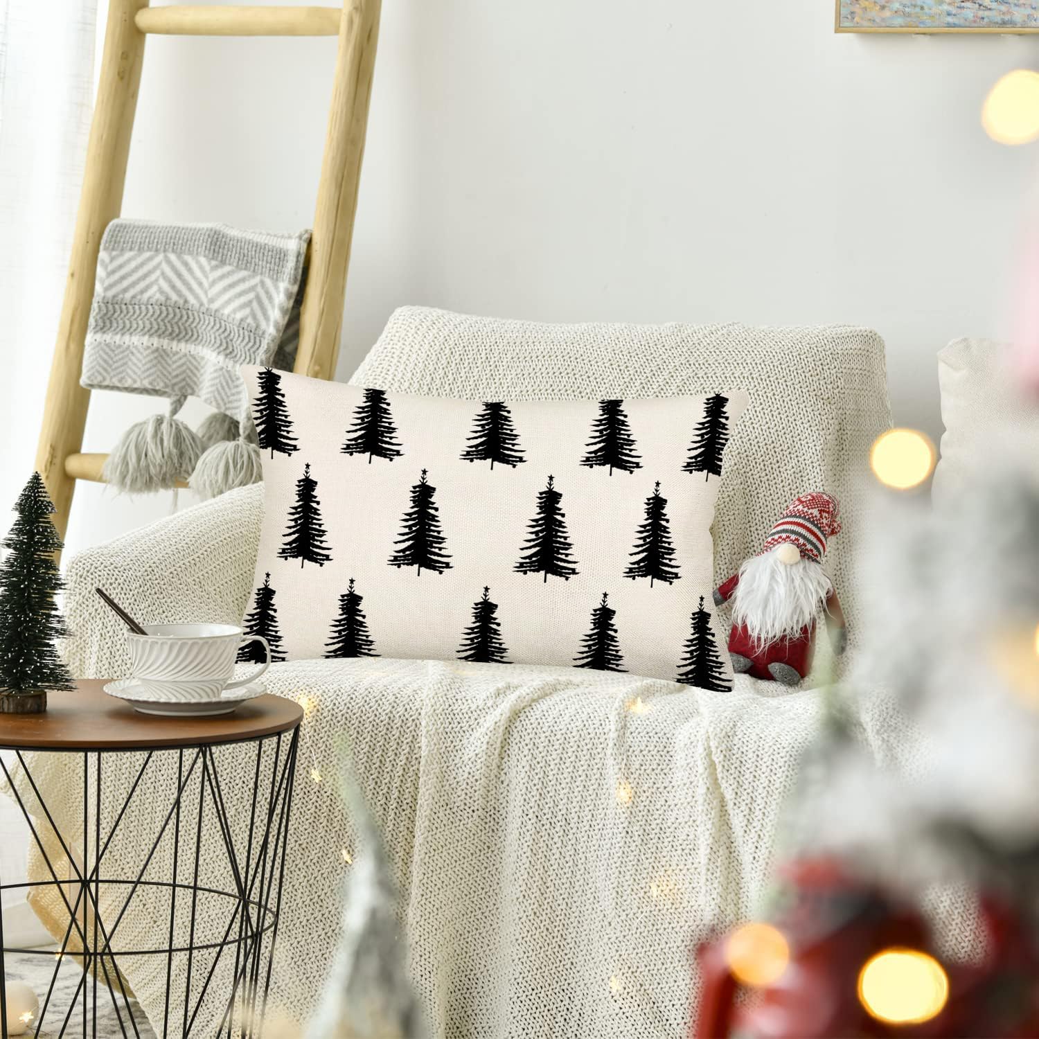 Fukeen Fundas de almohada de 12 x 20 pulgadas para decoración de árbol de Navidad con diseño de árboles de pino blanco y negro, fundas de almohada