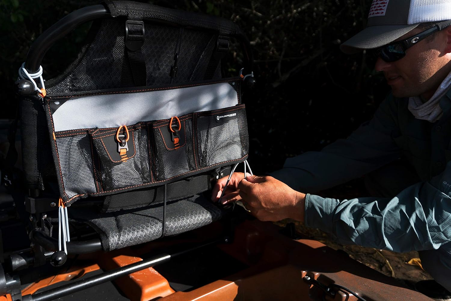 Wilderness Systems Almacenamiento de malla – Comparaciones de almacenamiento de kayak – Se fija al asiento