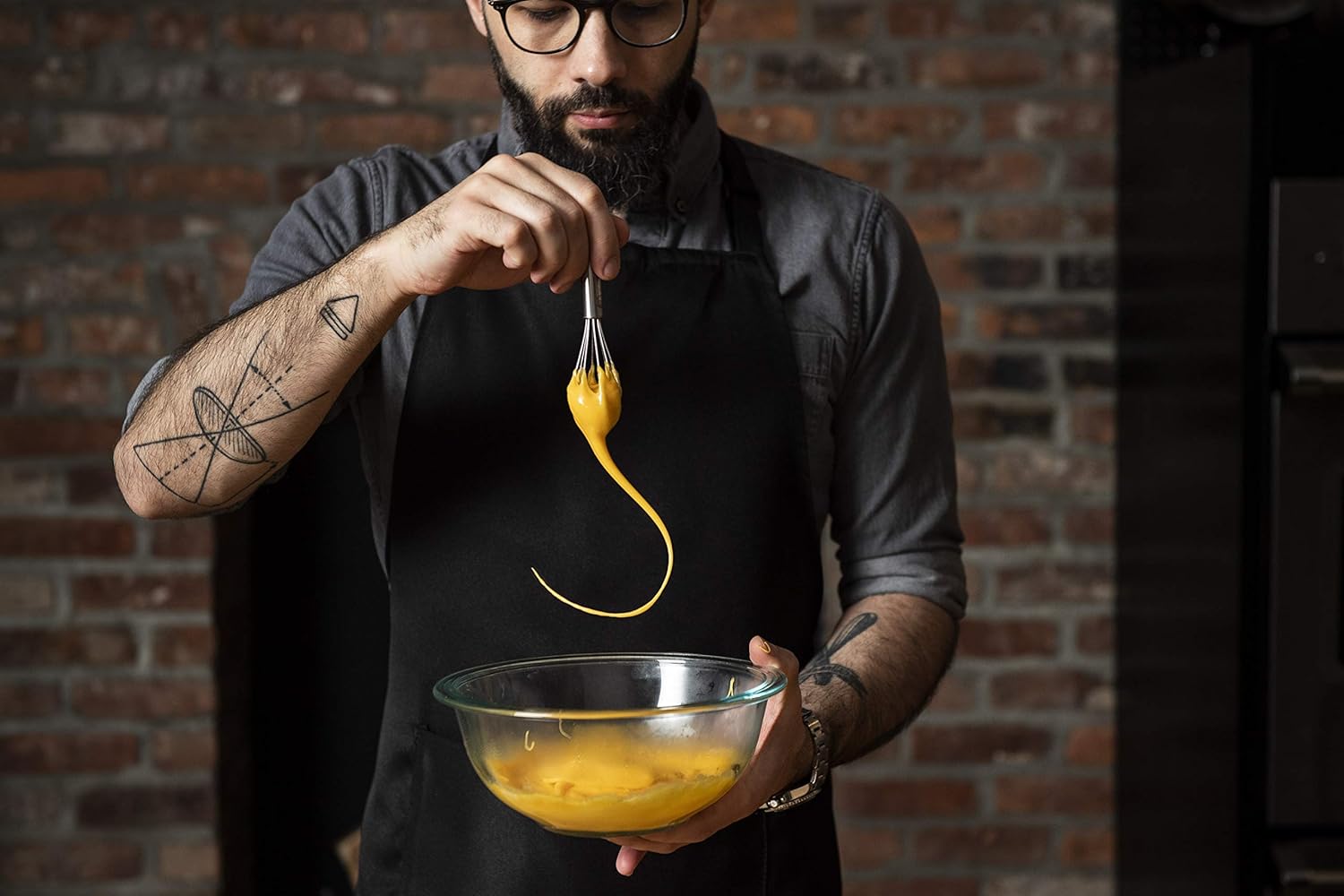 Babish Wok de fondo plano de acero al carbono y sartén para freír, juego de batidor pequeño de acero inoxidable de 14 pulgadas y 2 piezas